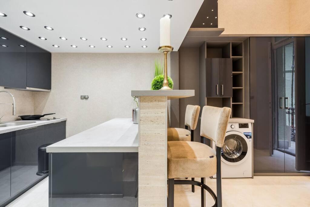 Stylish two-bedroom suite in the center