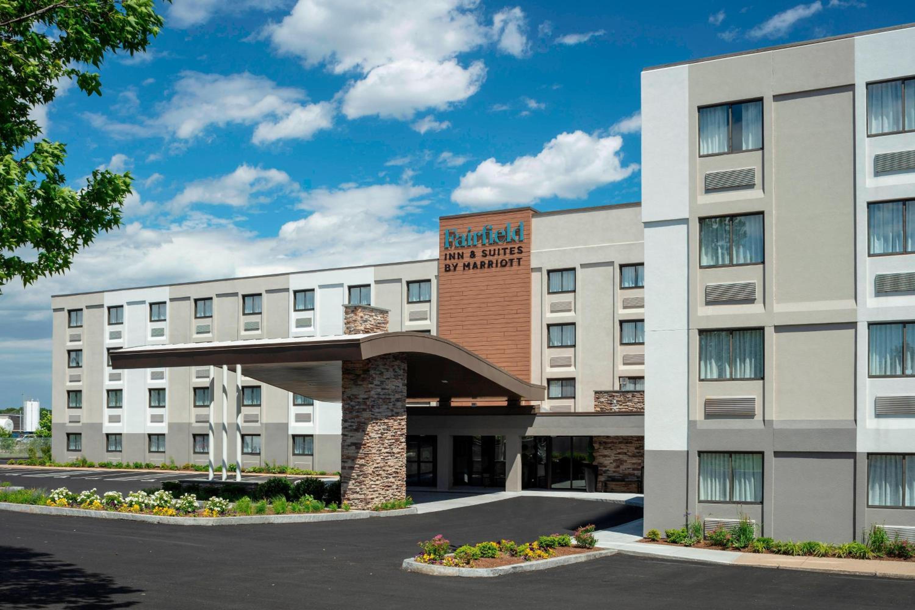 Hotel Fairfield Inn & Suites by Marriott Providence Airport Warwick - Image 1