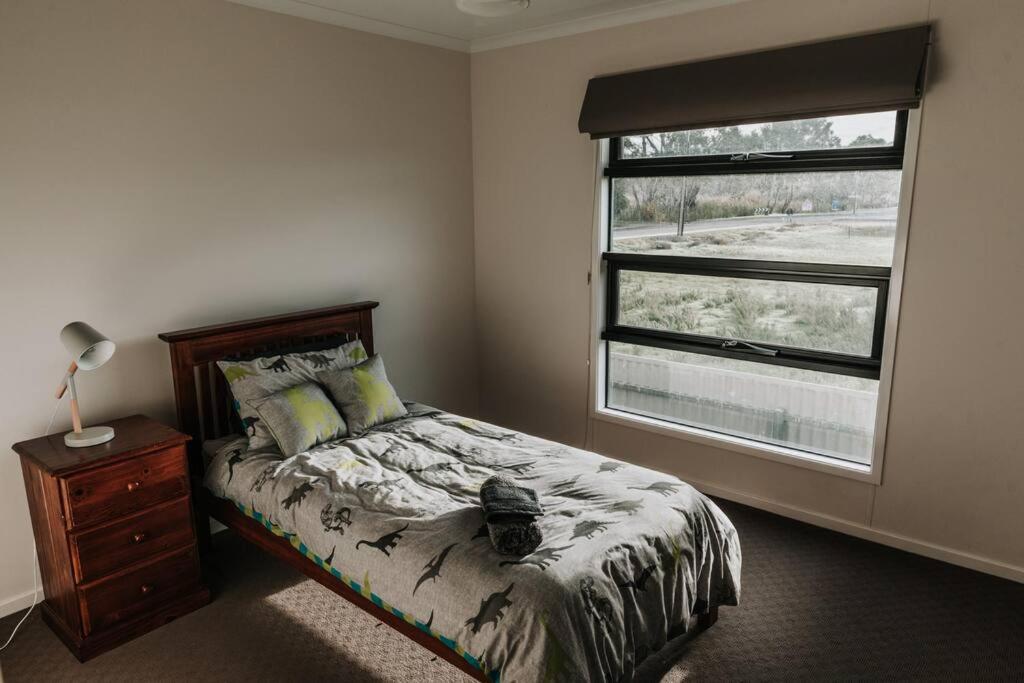 Long Island Retreat (close to river, with Wi-Fi)