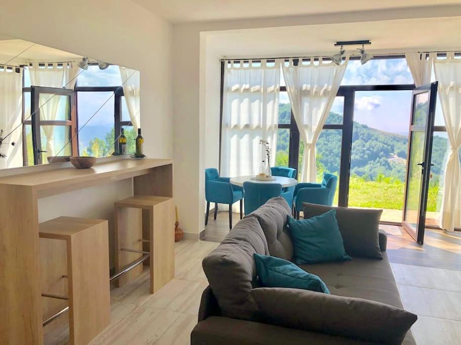 Cozy Mountain View Apartment