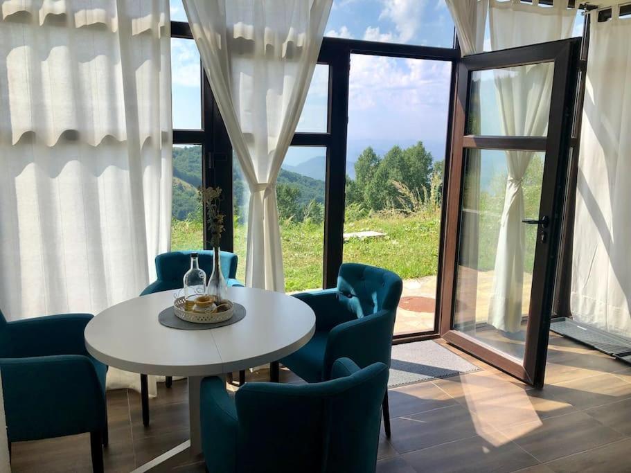 Cozy Mountain View Apartment