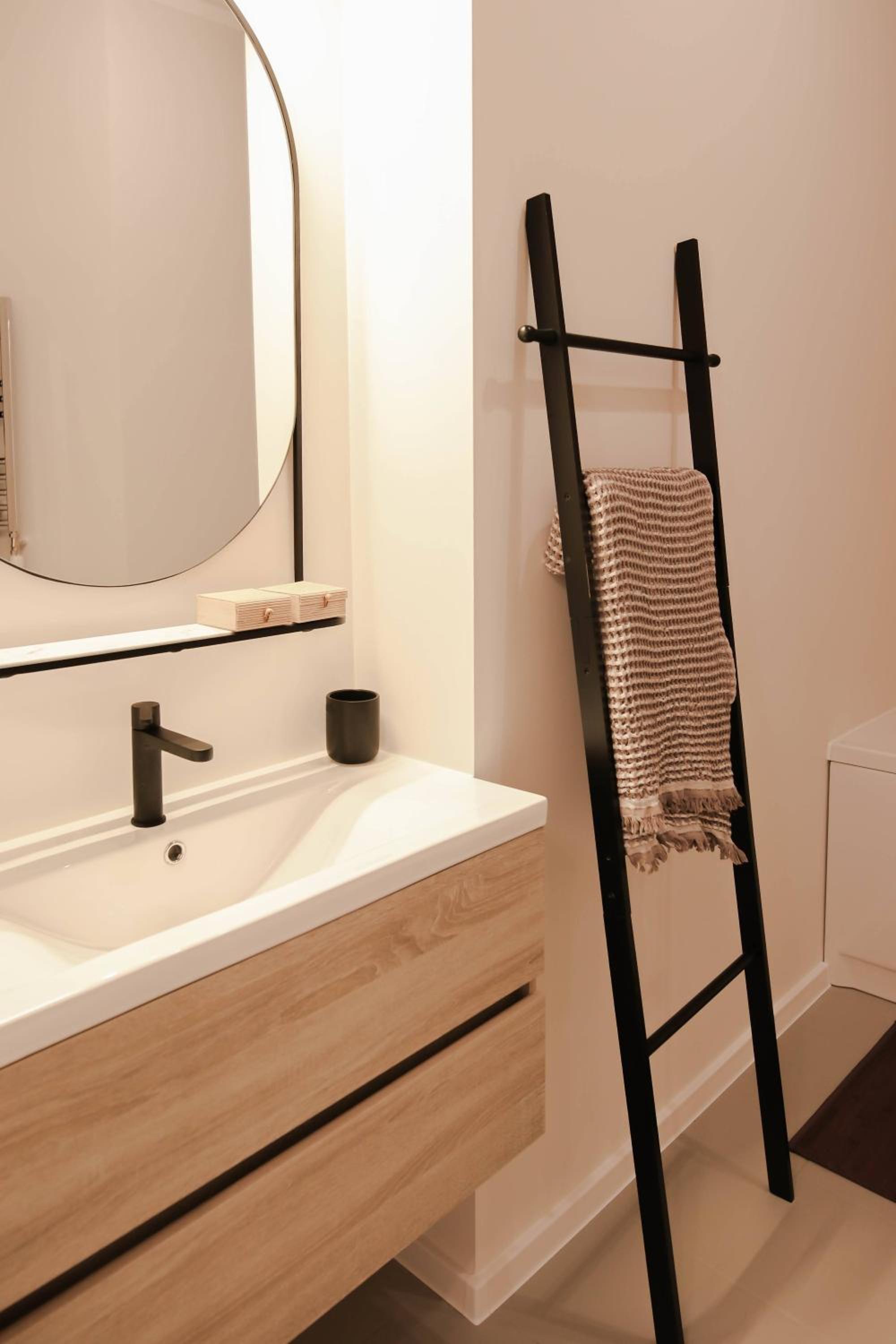 Modern apartment in city center!
