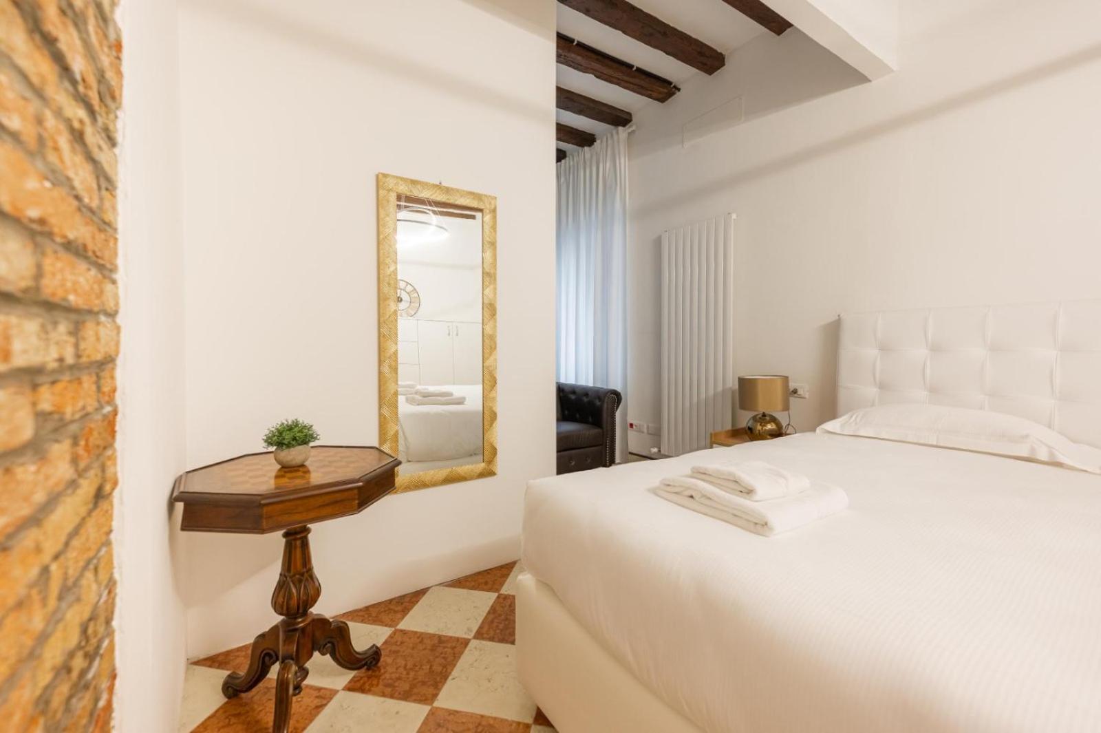 Rialto Suite 707