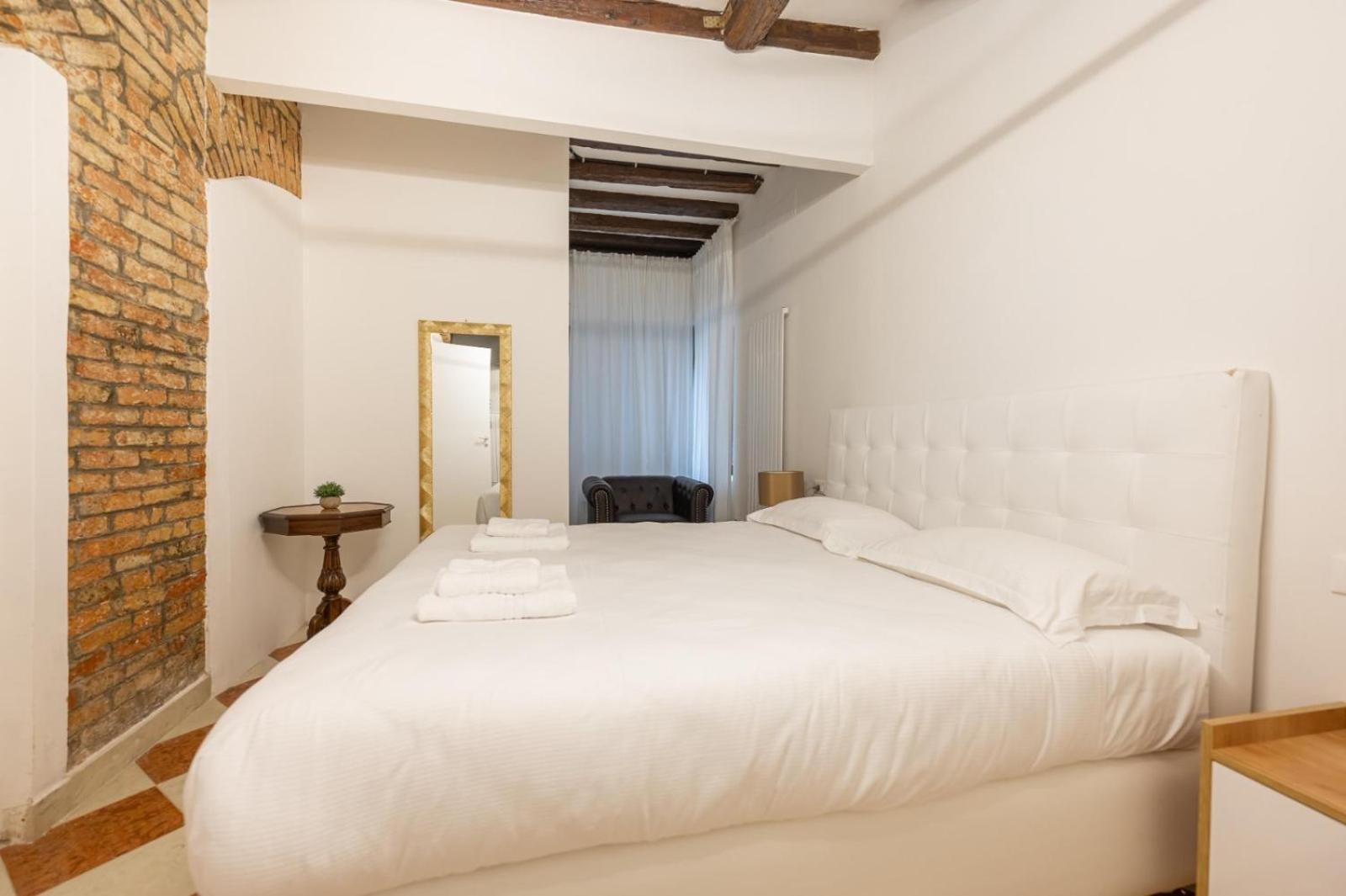 Rialto Suite 707