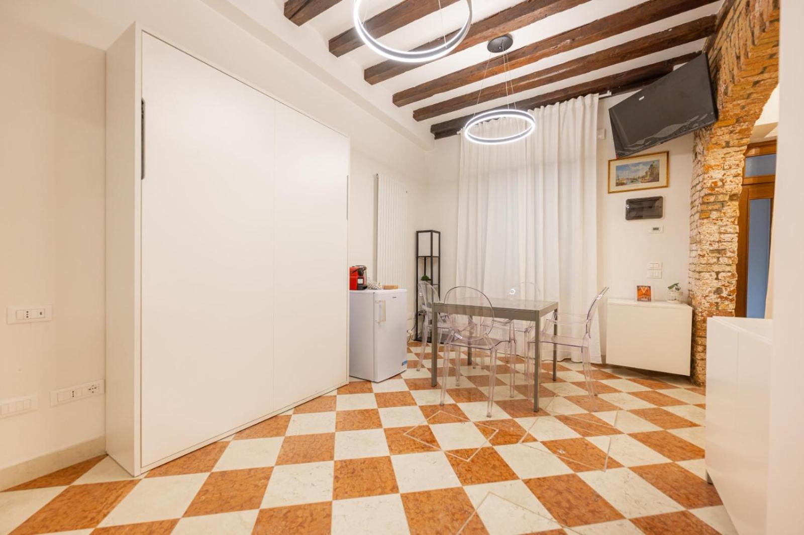 Rialto Suite 707