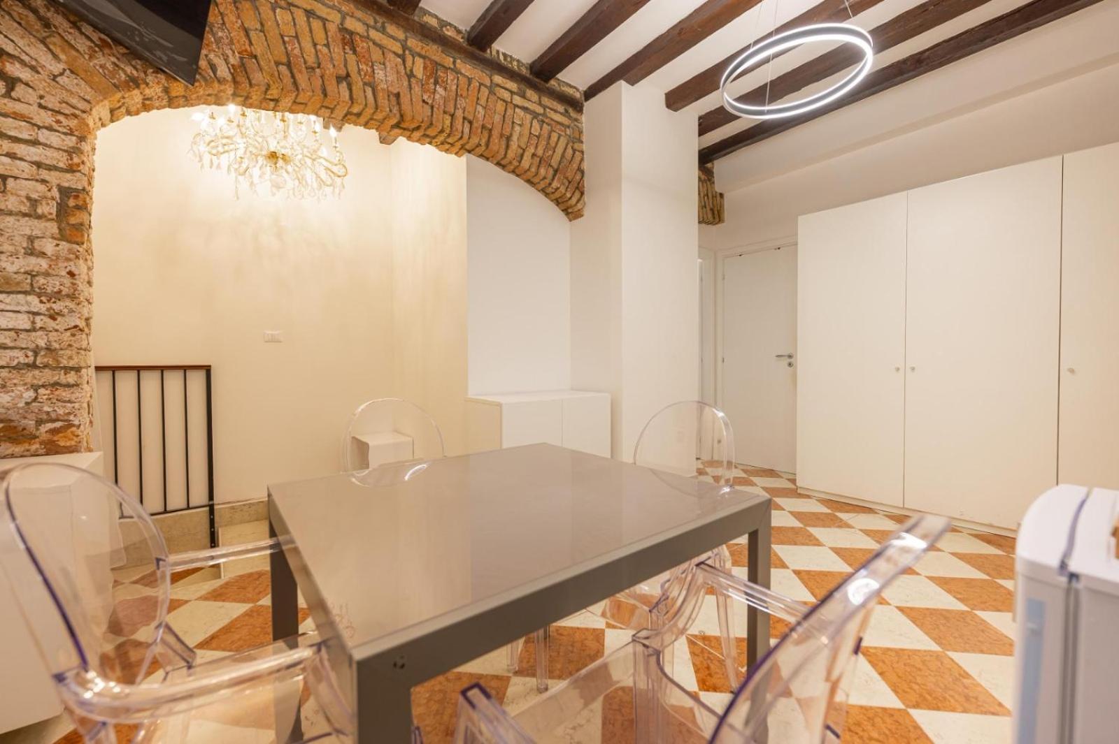 Rialto Suite 707