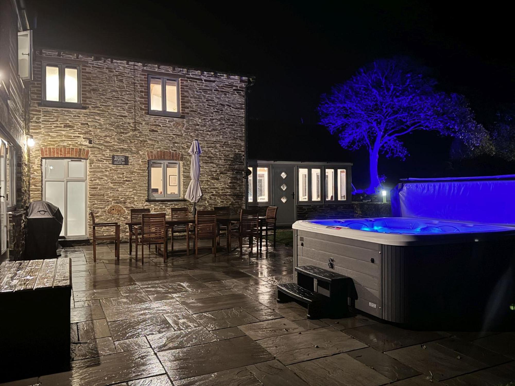 Mowhay Barn - Woodburner & Hot tub view 2