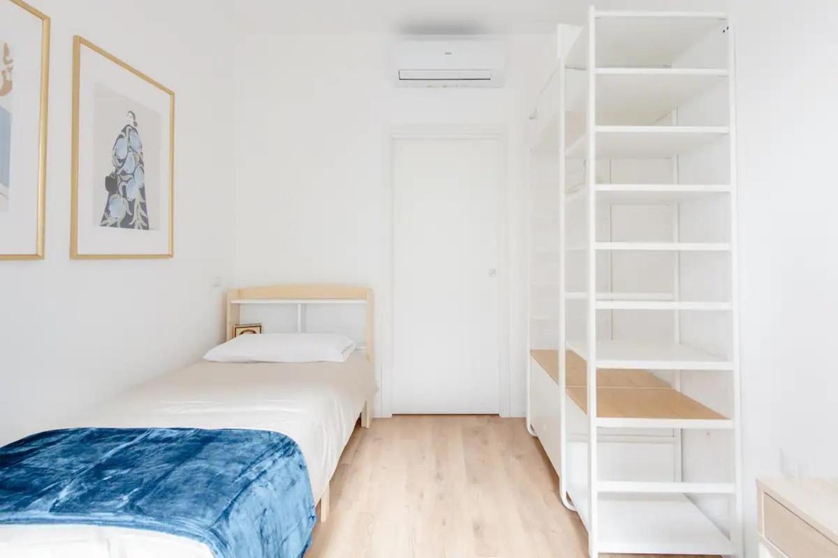 Giro 58, 2 bedroom Apartament, close to San Siro, Fiera and 10 min metro to Duomo