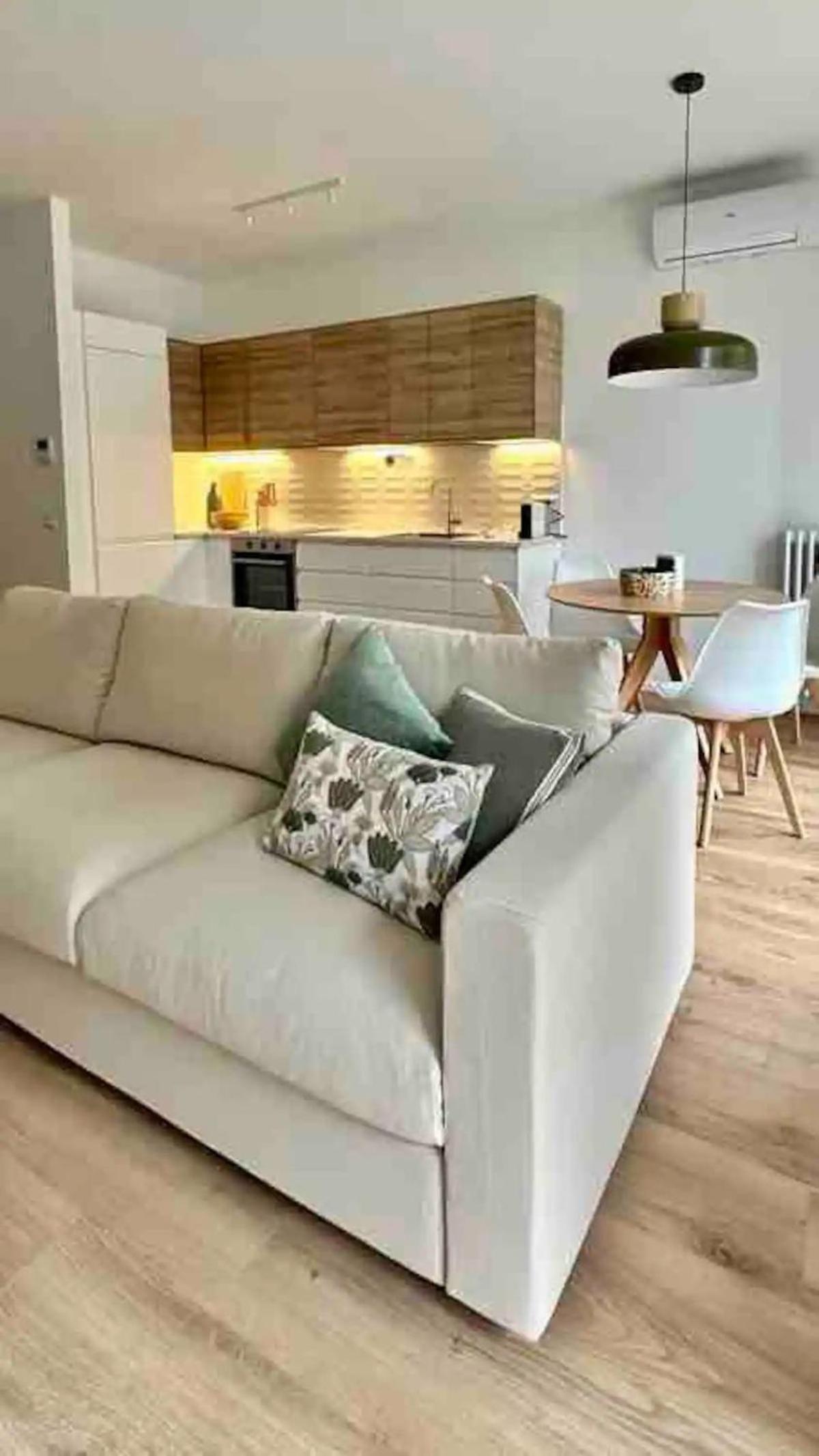 Giro 58, 2 bedroom Apartament, close to San Siro, Fiera and 10 min metro to Duomo