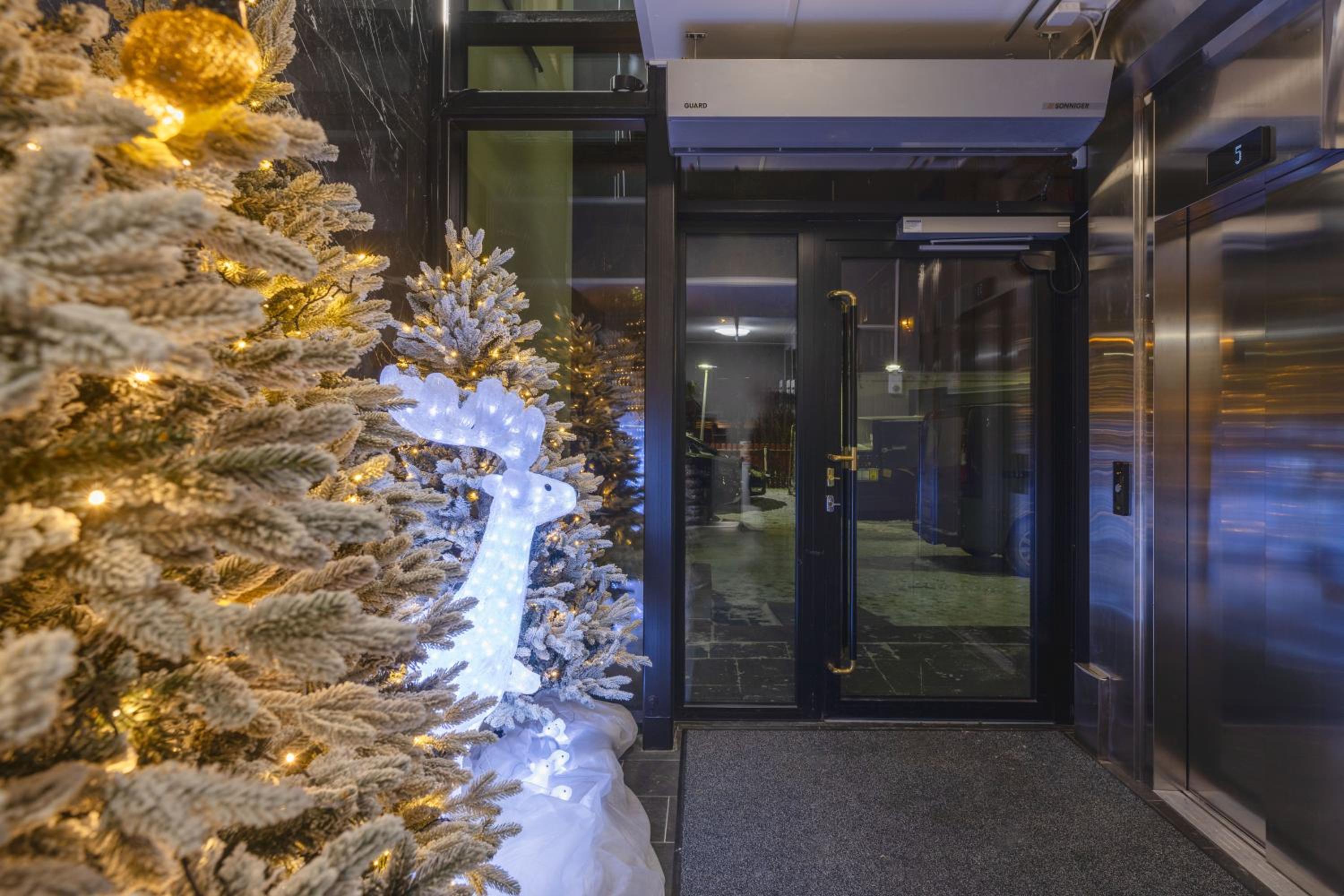 Royal Roi Luxury Suites