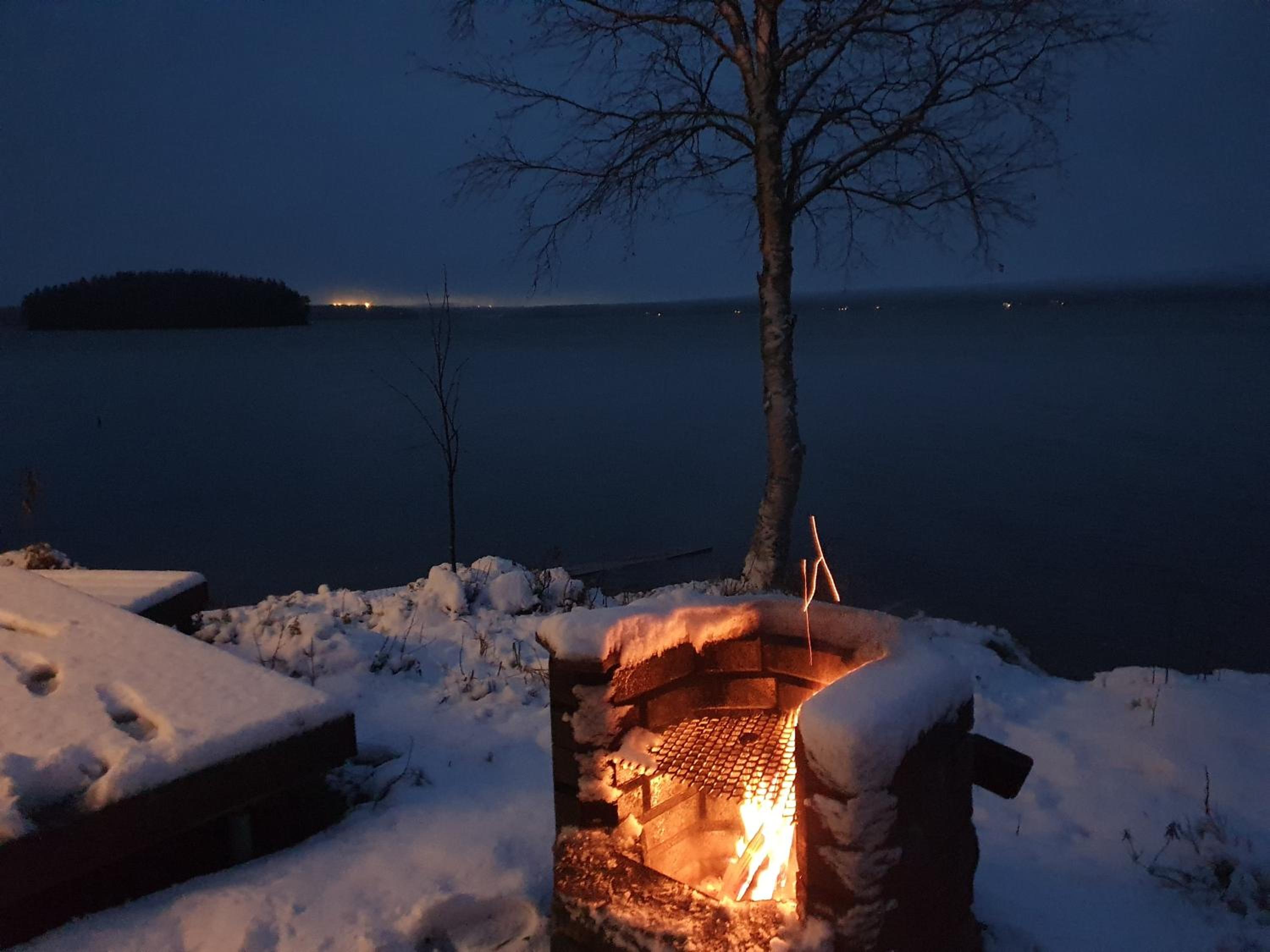Scandinavian lakeside cottage