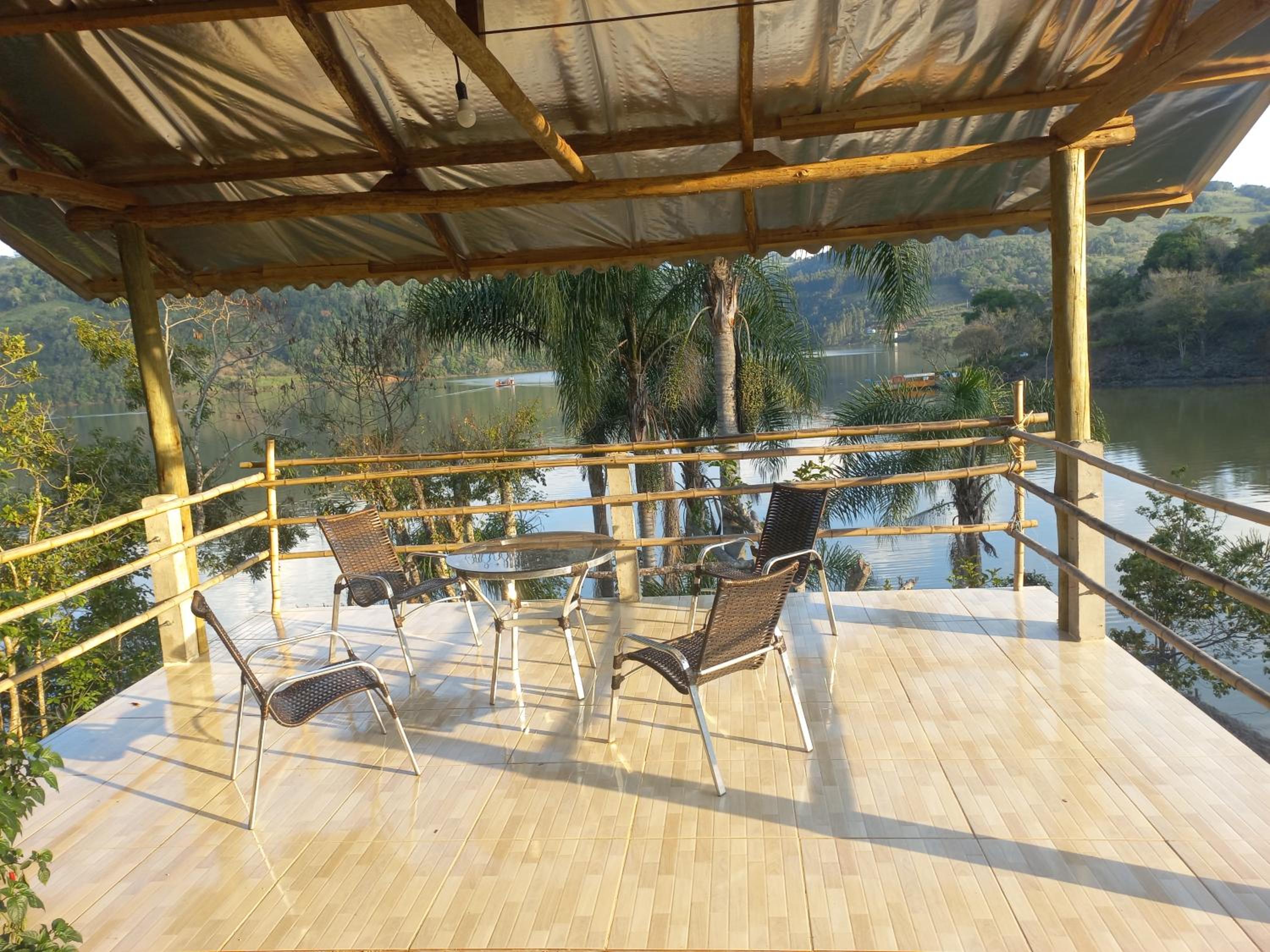 Casa alagado da balsa