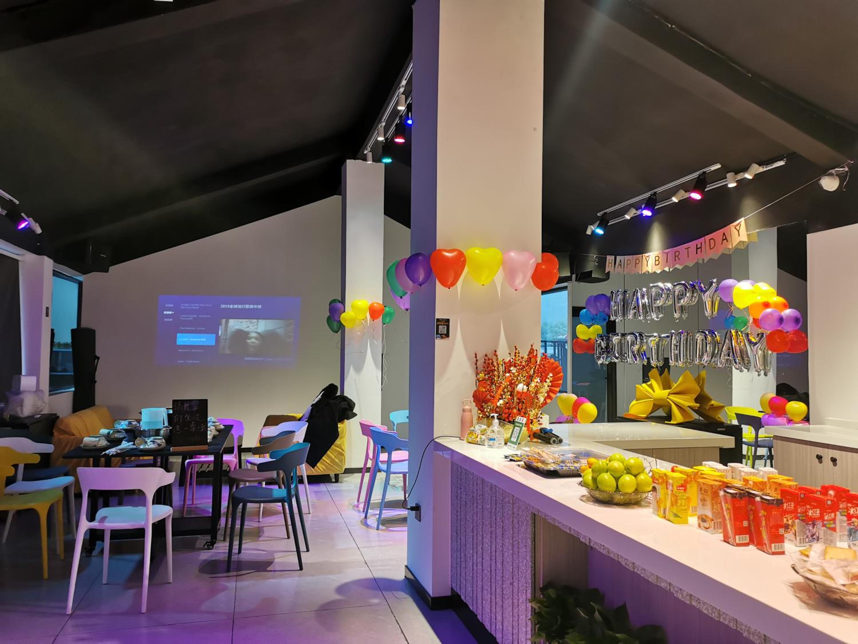 Guilin Yangshuo Emoji Youth Hostel West Street Li River Yulong River Yangshuo Park Activities