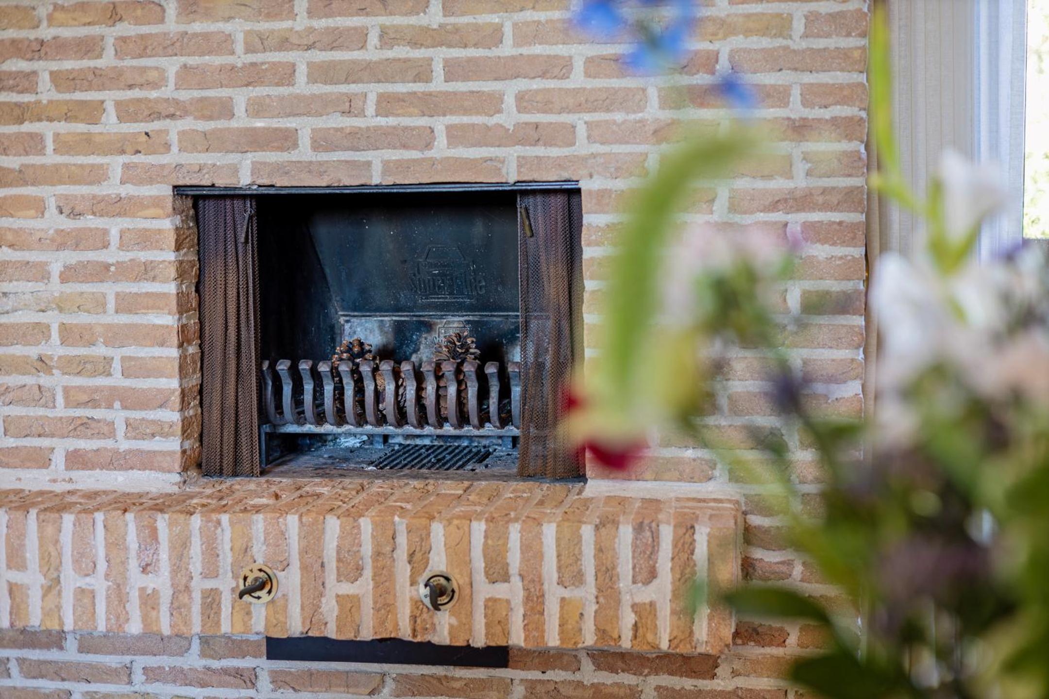 La Maison Fleurie - Sunny holiday home with large garden, parking, within walking distance of the sea