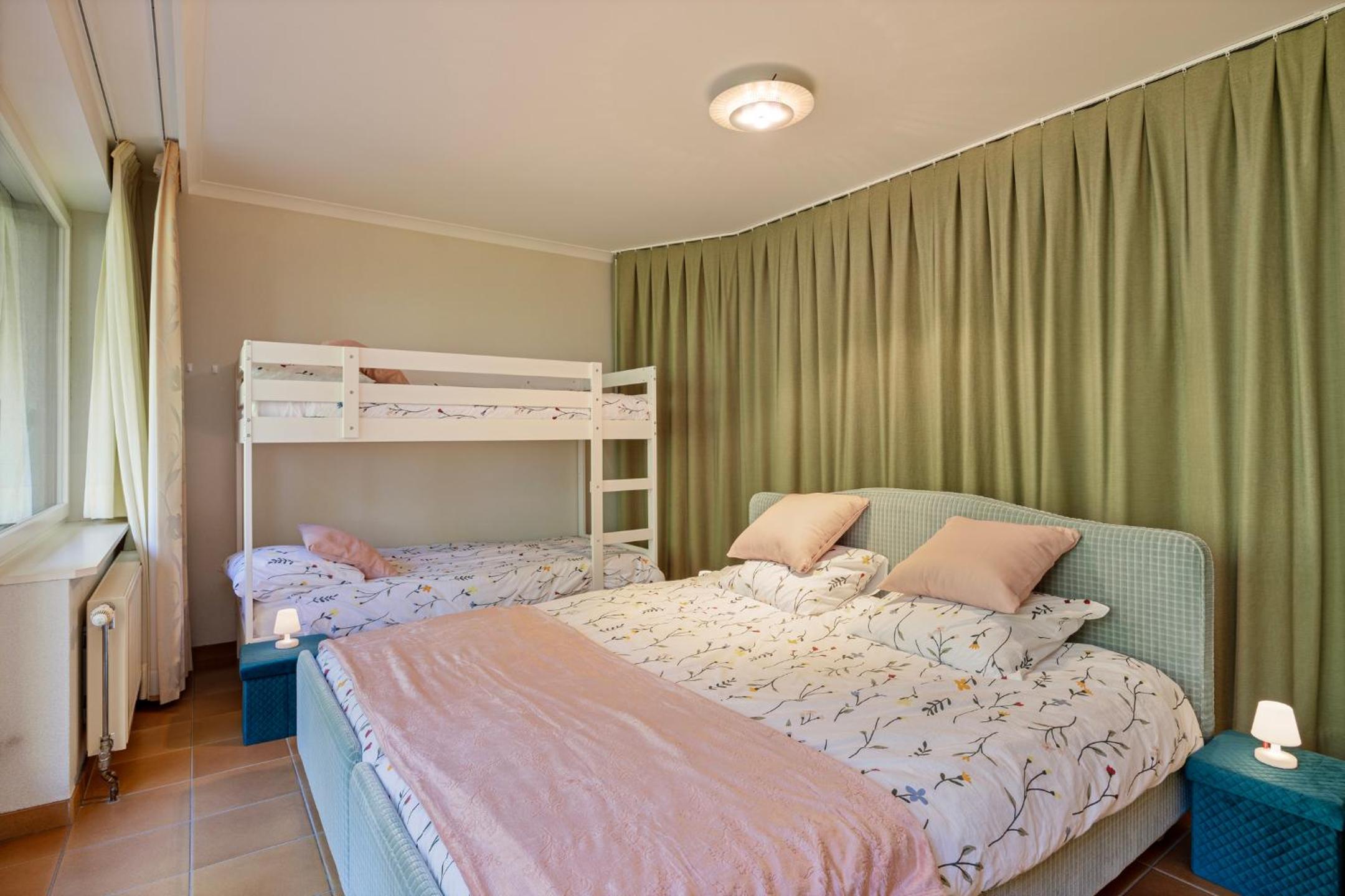 La Maison Fleurie - Sunny holiday home with large garden, parking, within walking distance of the sea
