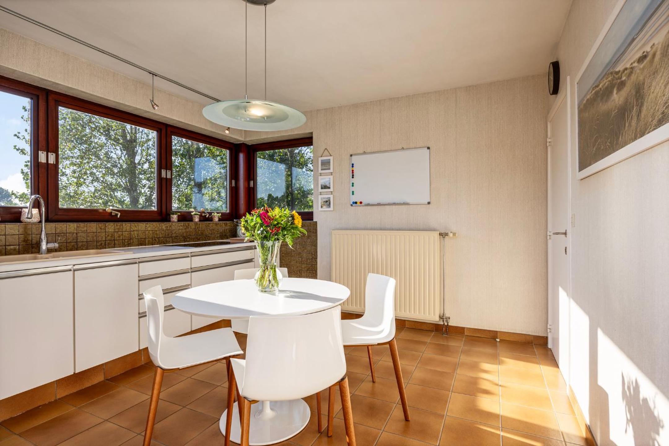 La Maison Fleurie - Sunny holiday home with large garden, parking, within walking distance of the sea