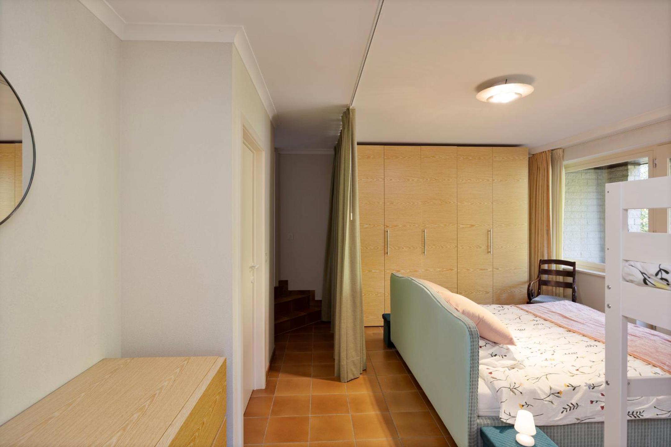 La Maison Fleurie - Sunny holiday home with large garden, parking, within walking distance of the sea