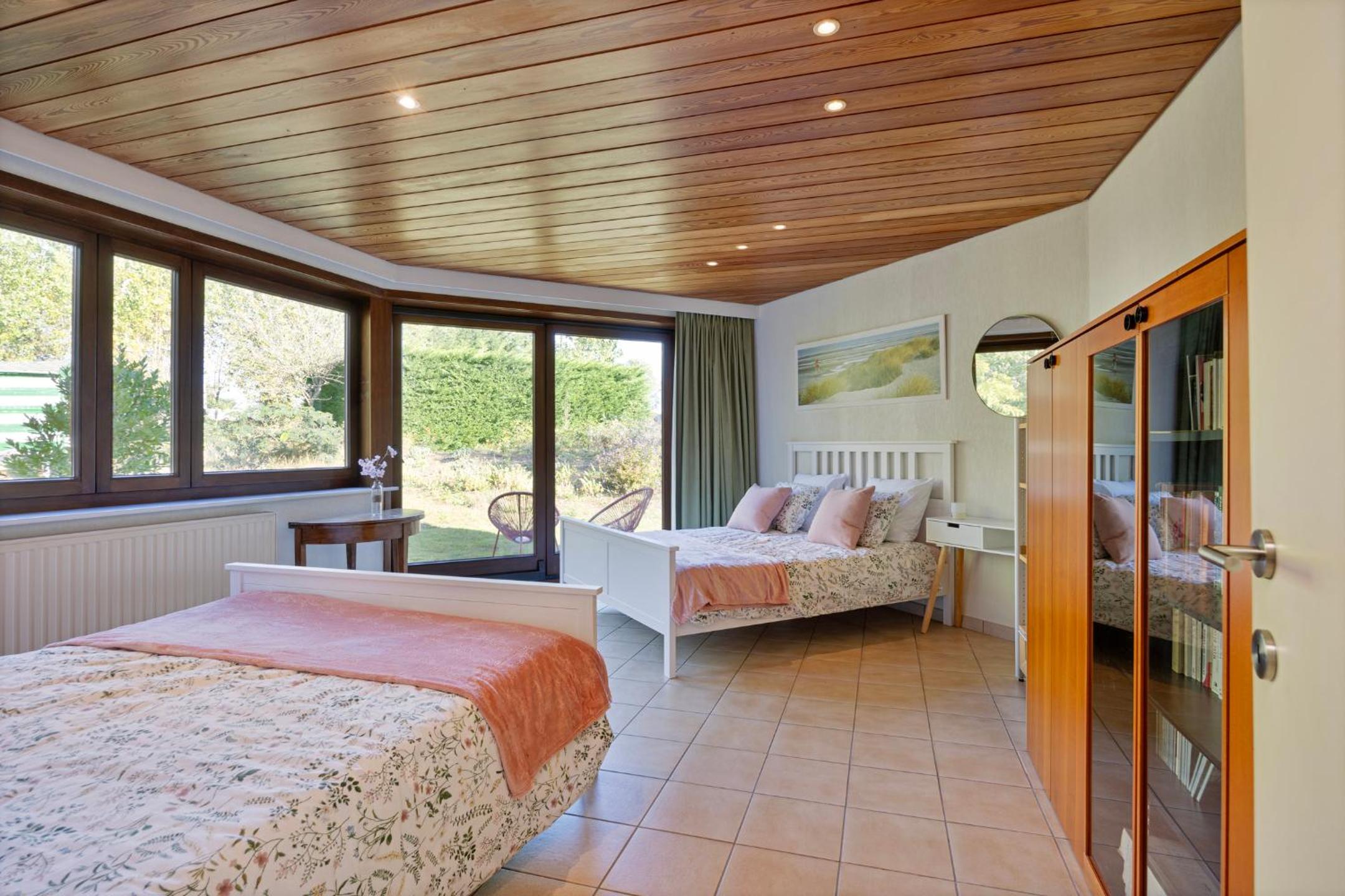 La Maison Fleurie - Sunny holiday home with large garden, parking, within walking distance of the sea