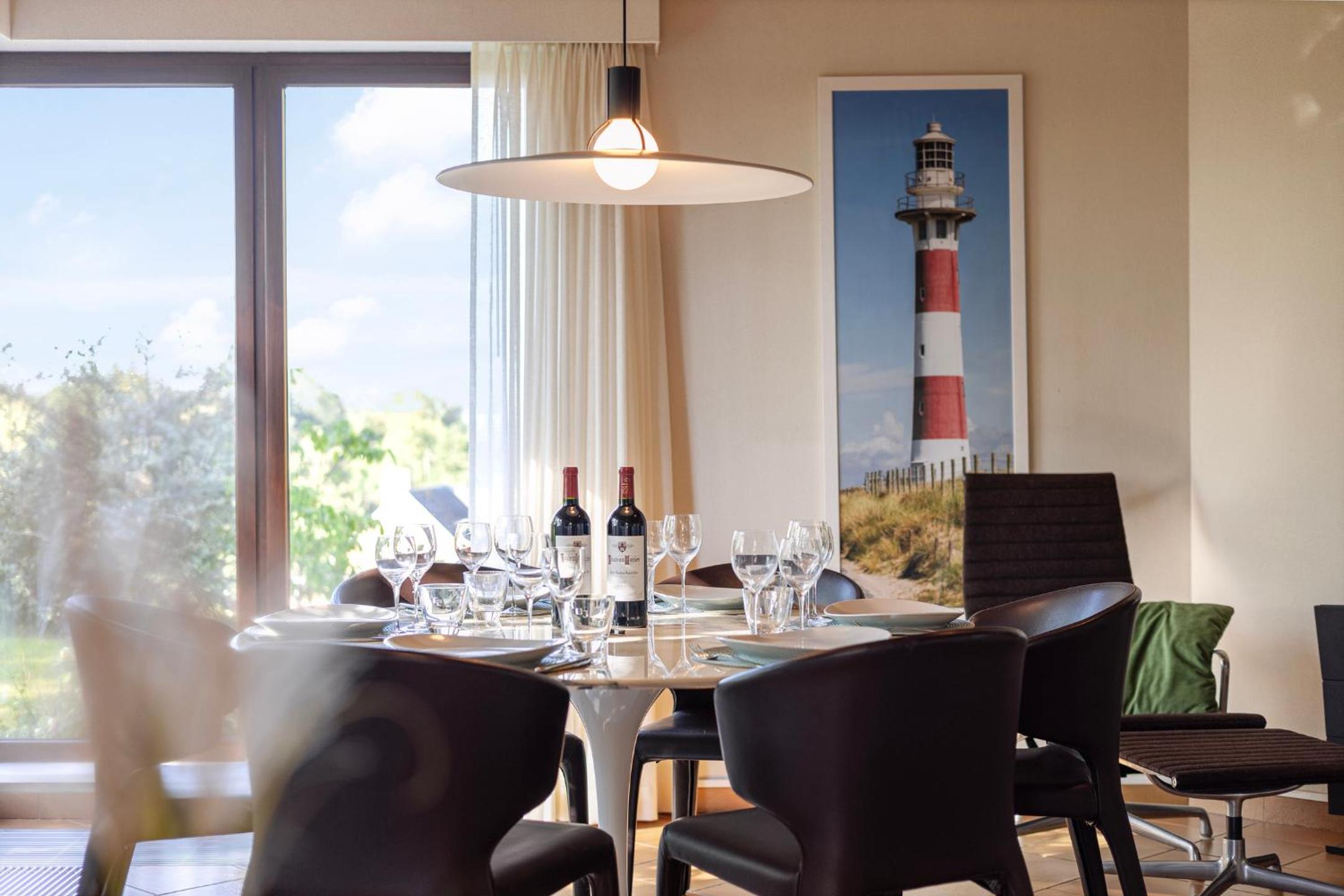 La Maison Fleurie - Sunny holiday home with large garden, parking, within walking distance of the sea