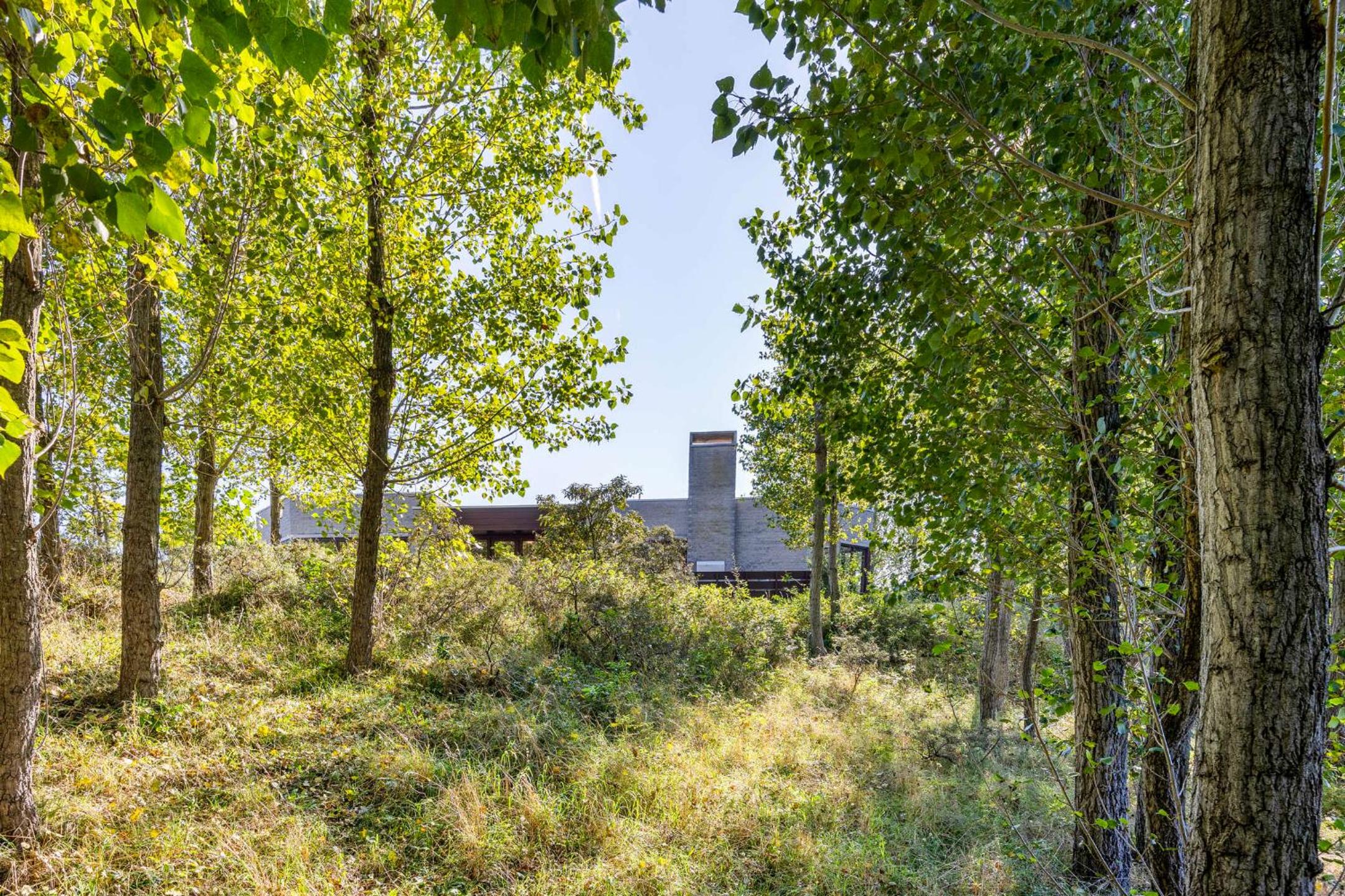La Maison Fleurie - Sunny holiday home with large garden, parking, within walking distance of the sea