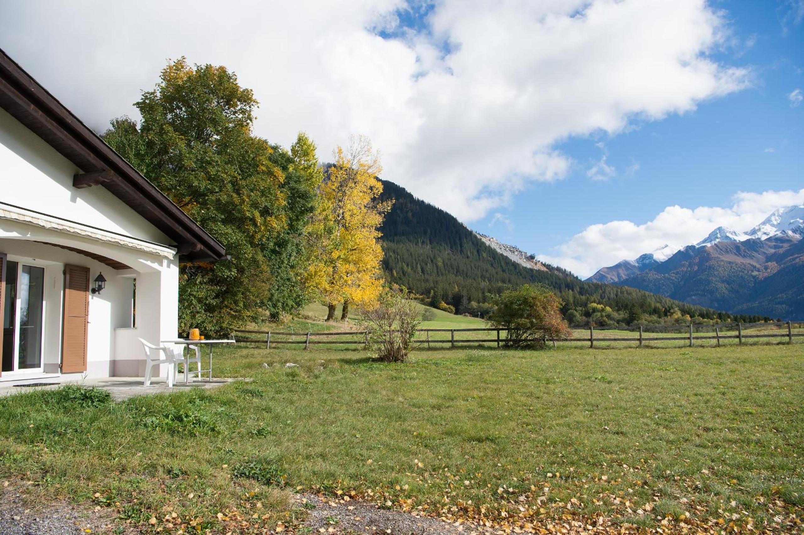 Quiet house with garden and mountain view