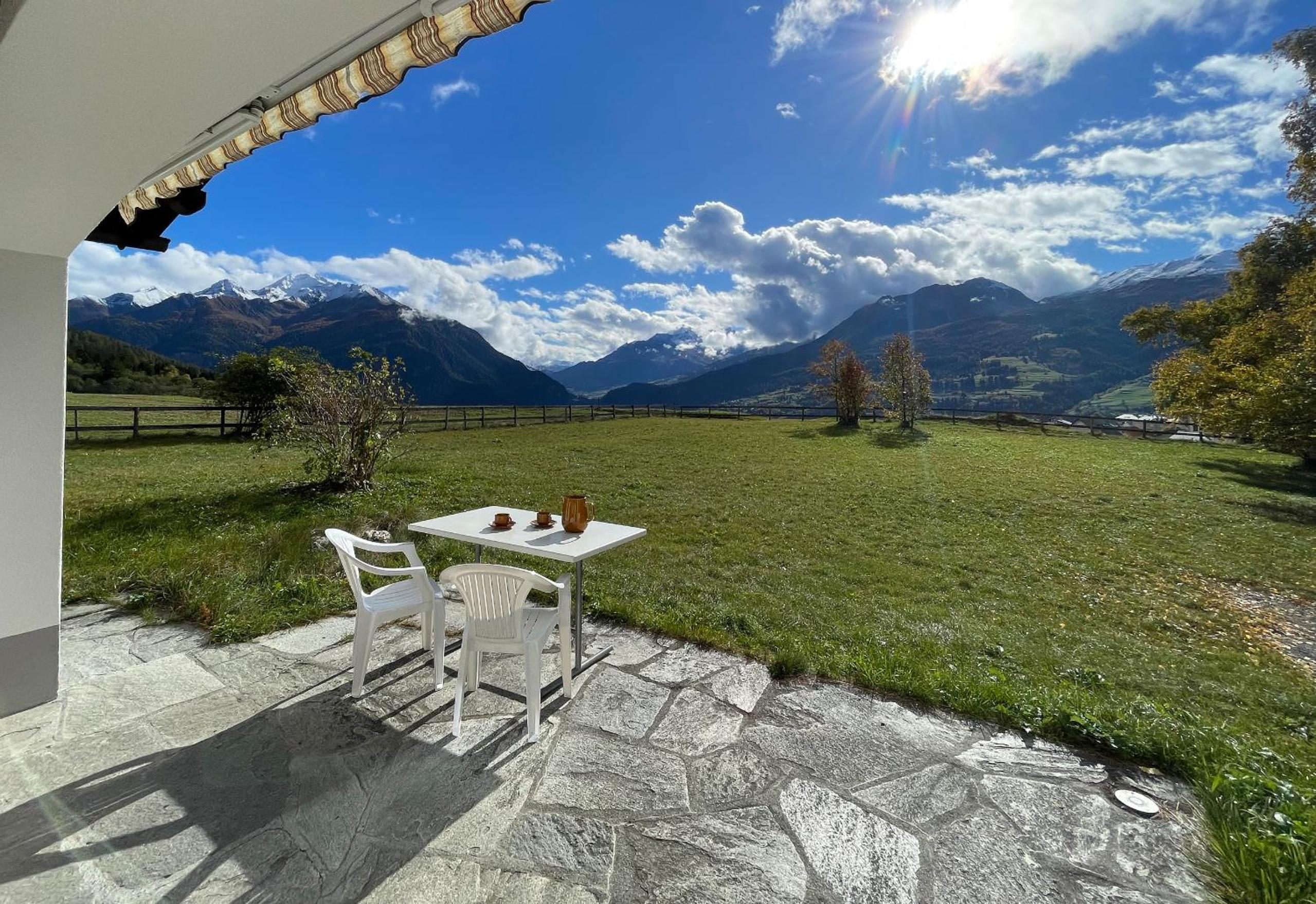 Quiet house with garden and mountain view