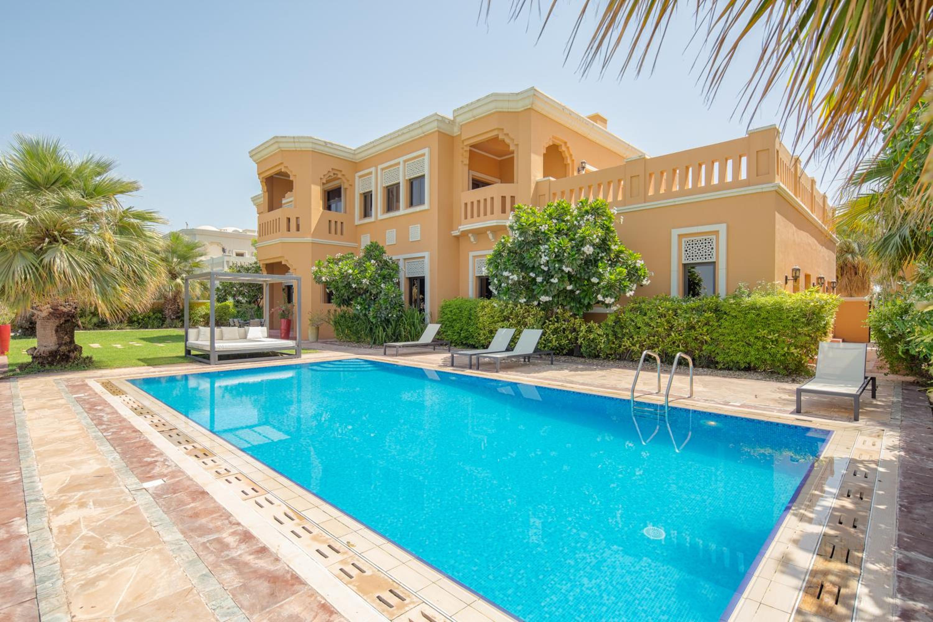 Maison Privee - Prvt Pool & Beach Access in Luxury Palm Jumeirah 6BR Villa