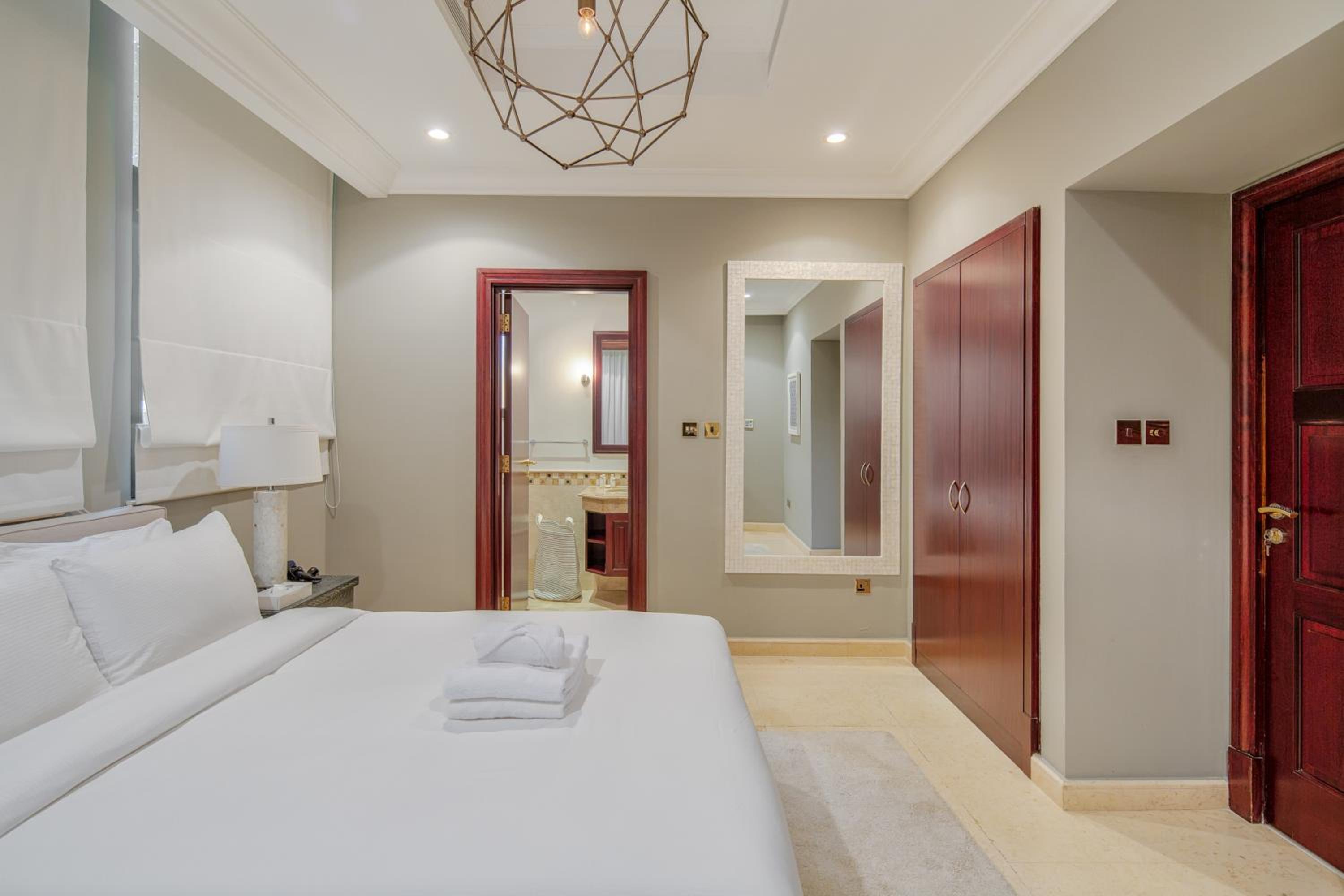Maison Privee - Prvt Pool & Beach Access in Luxury Palm Jumeirah 6BR Villa