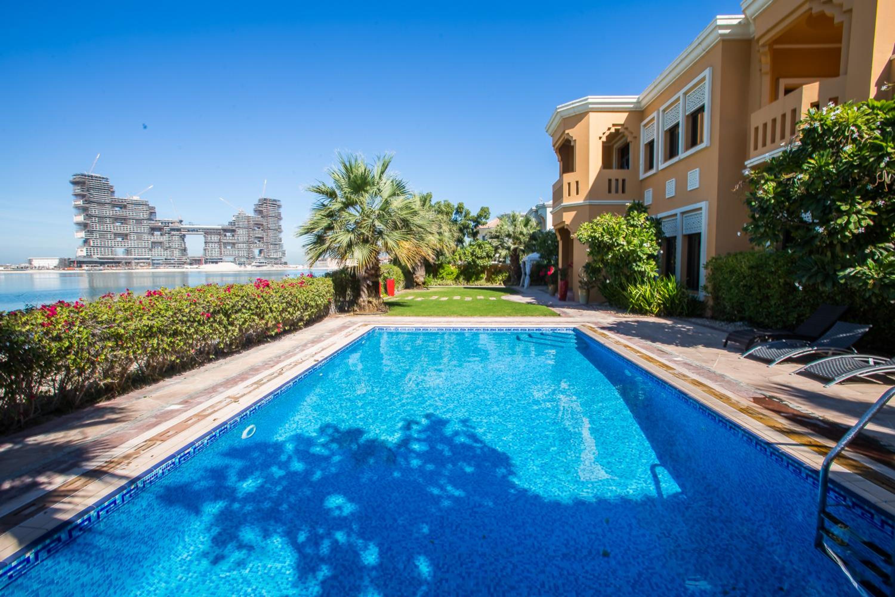 Maison Privee - Prvt Pool & Beach Access in Luxury Palm Jumeirah 6BR Villa