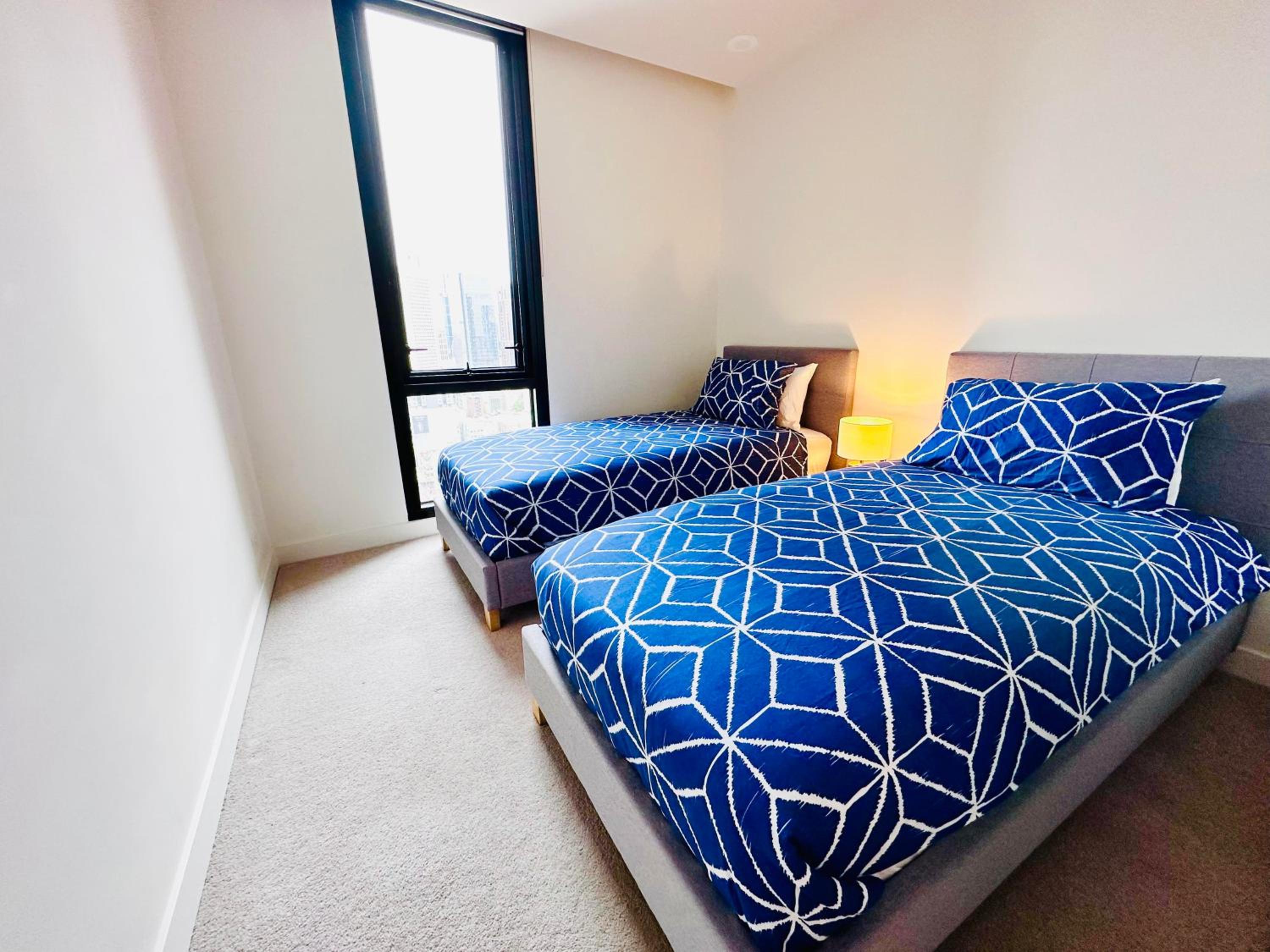 Melbourne CBD Empire Apartment