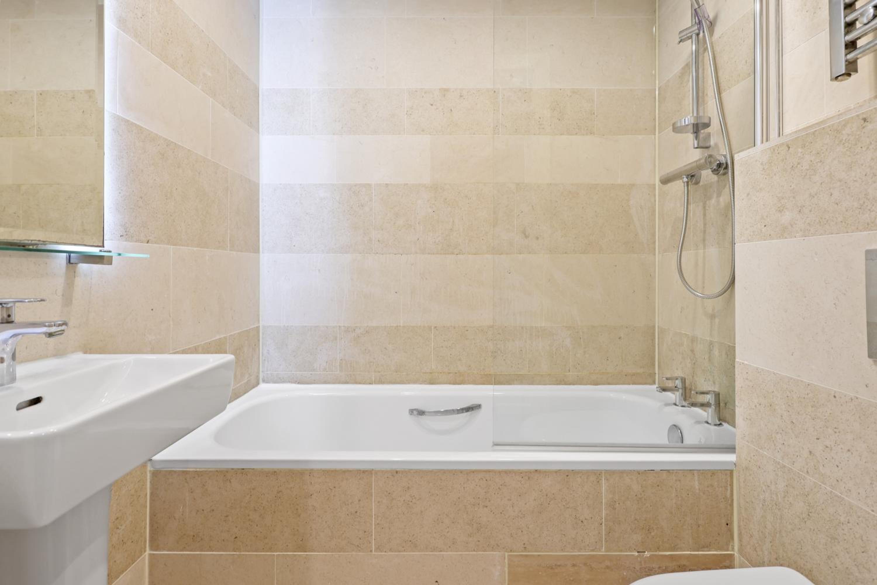 Spacious 1 bedroom flat