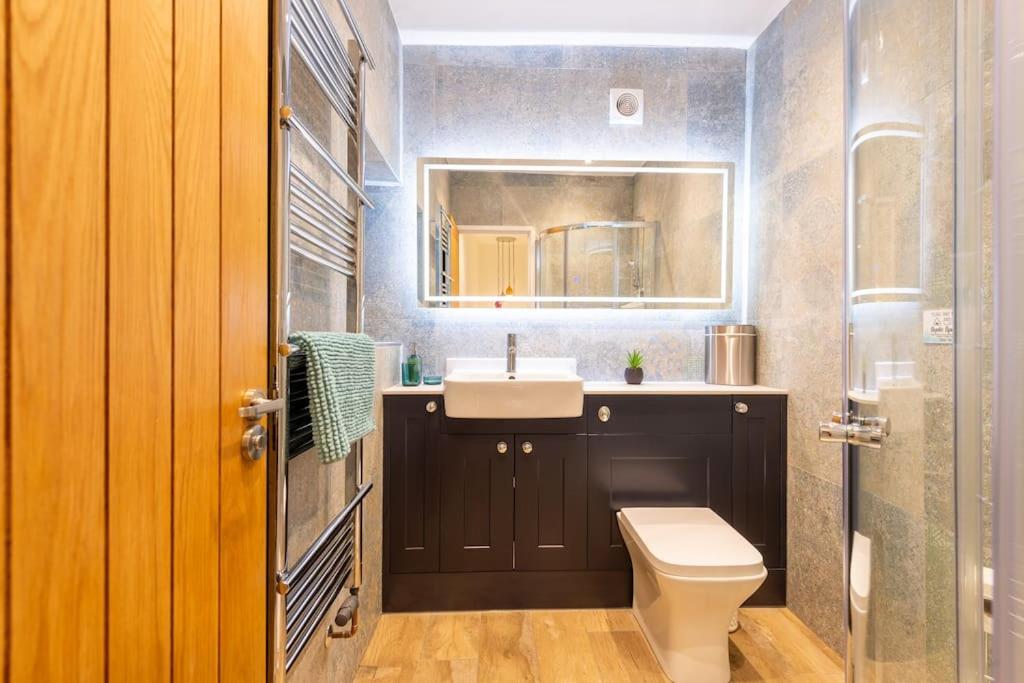 Rural 5* Rookby Cottage, with large Hot Tub view 4