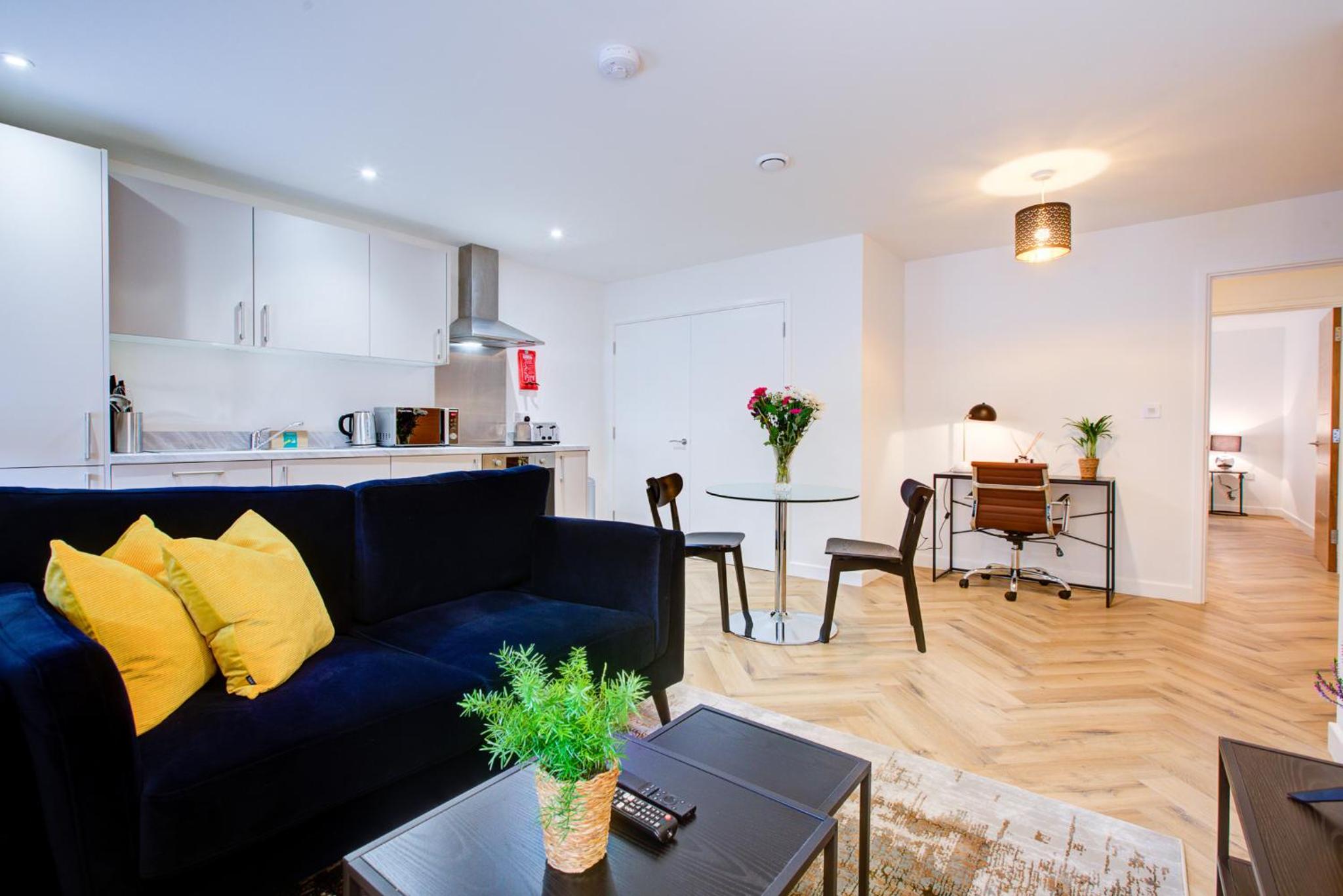 Hybrid Resi - London, Mitcham close to Tooting and Wimbledon view 3