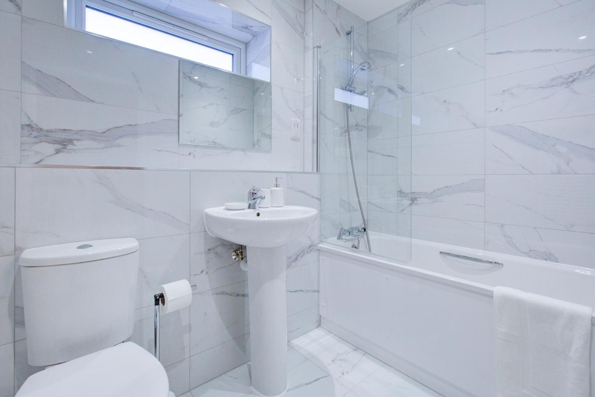 Hybrid Resi - London, Mitcham close to Tooting and Wimbledon view 5