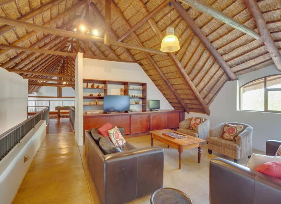 Zebula Golf and Wildlife Estate - Dusk Till Dawn Pax 13 - Moi Signature Luxury villa view 4
