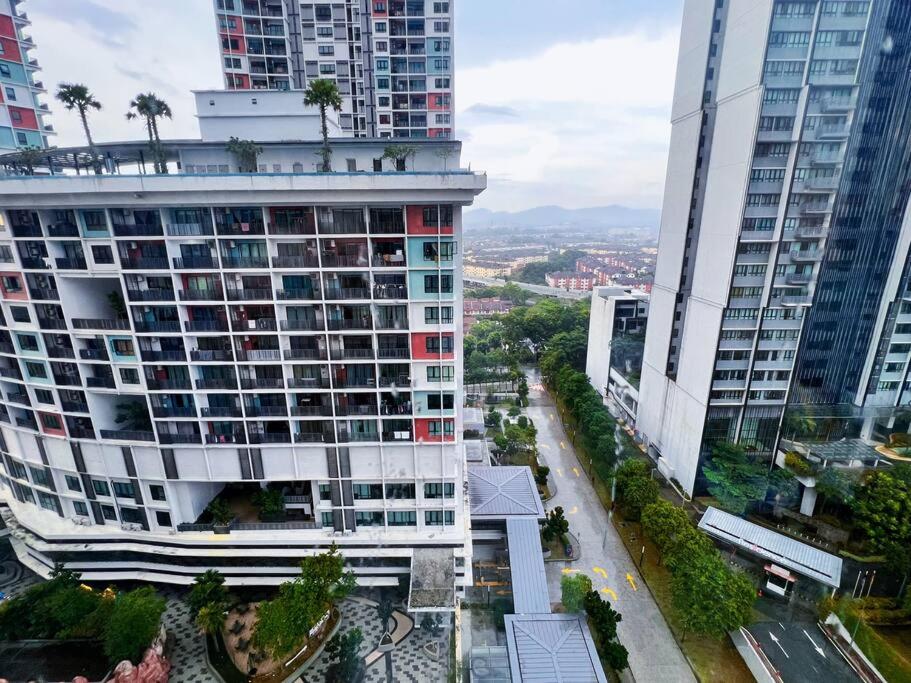 2 BR & 2 BTH with Free Parking @ Near ThemePark, SnowWalk & Central I-City Mall