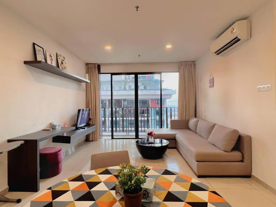 2 BR & 2 BTH with Free Parking @ Near ThemePark, SnowWalk & Central I-City Mall photo 3