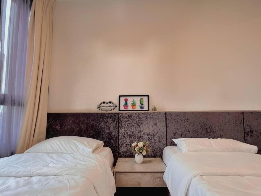 2 BR & 2 BTH with Free Parking @ Near ThemePark, SnowWalk & Central I-City Mall photo 2