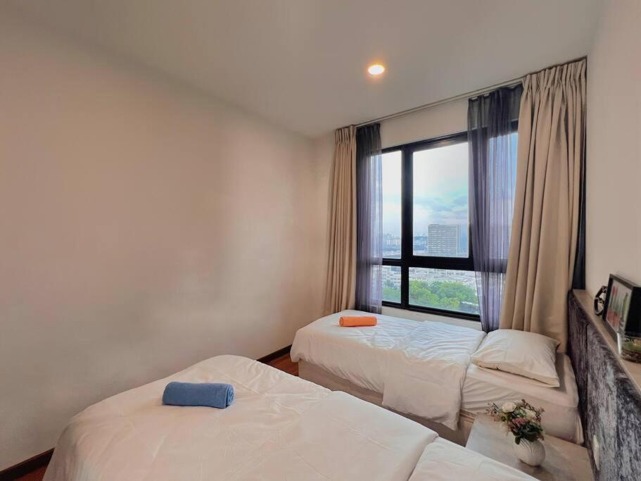 2 BR & 2 BTH with Free Parking @ Near ThemePark, SnowWalk & Central I-City Mall
