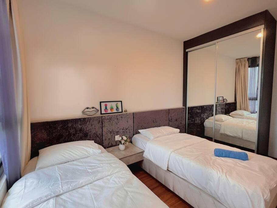 2 BR & 2 BTH with Free Parking @ Near ThemePark, SnowWalk & Central I-City Mall