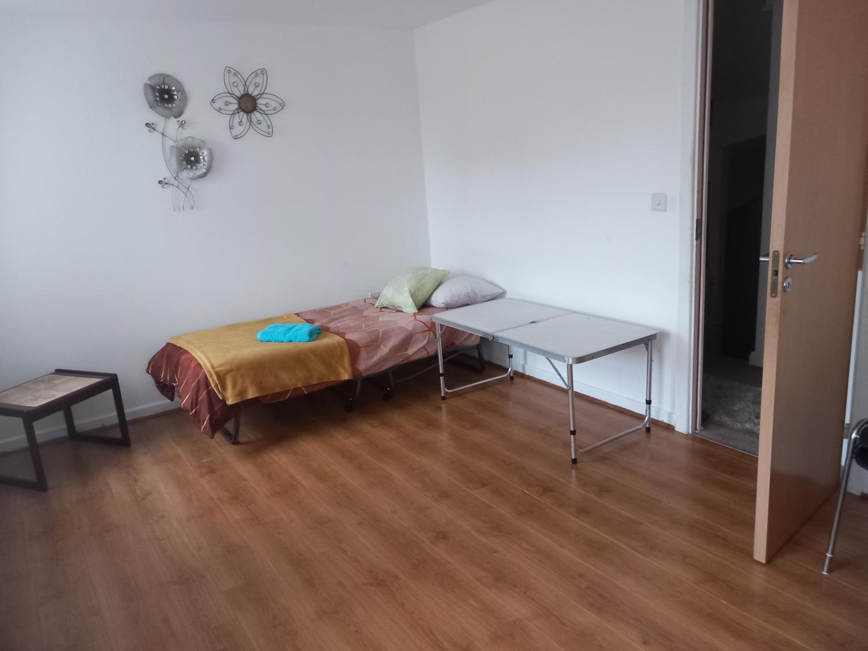 Private rooms, 2 showers in 3 storey hse, 25 minutes walk from Leicester city centre view 5