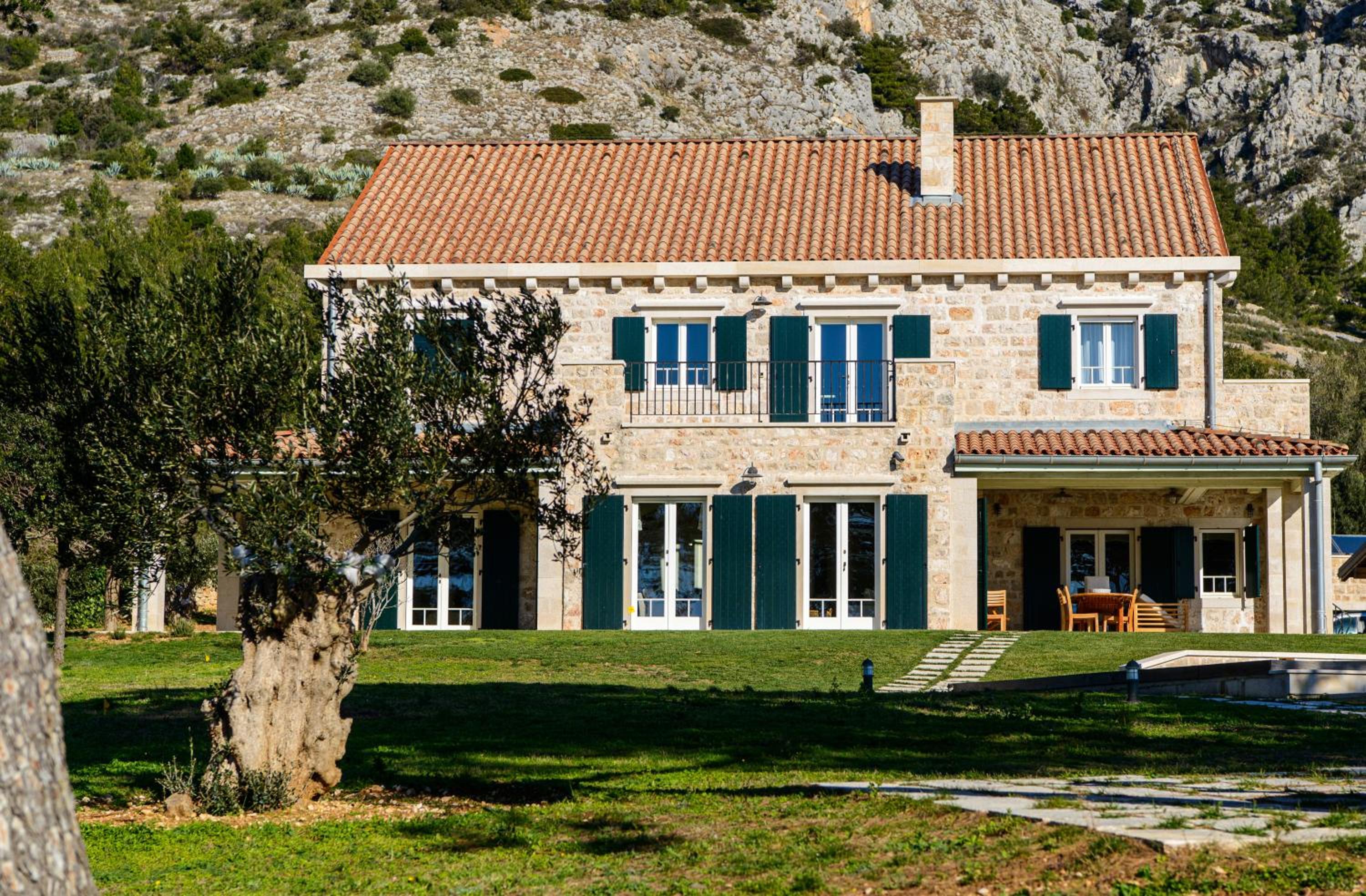 Elegant Brac Villa 4 Bedrooms Villa Shoreline Serenity Stunning Sea Views