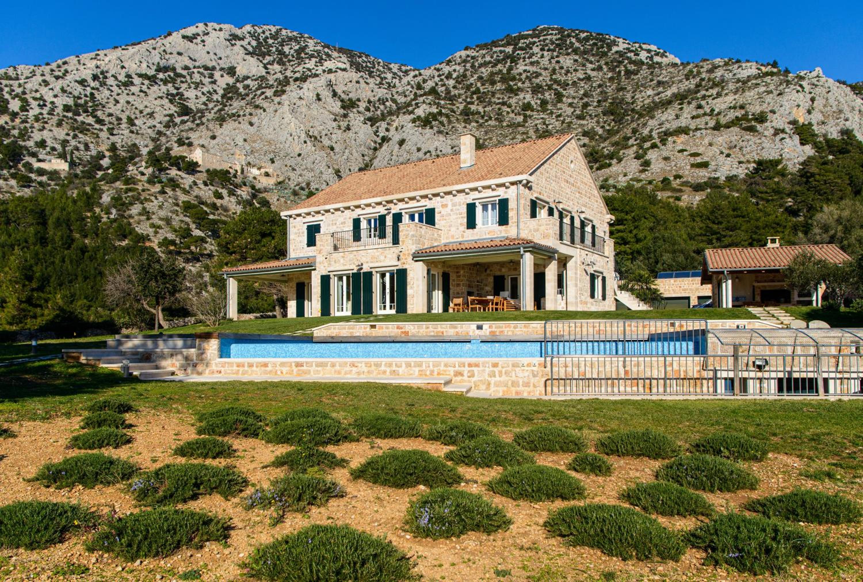 Elegant Brac Villa 4 Bedrooms Villa Shoreline Serenity Stunning Sea Views