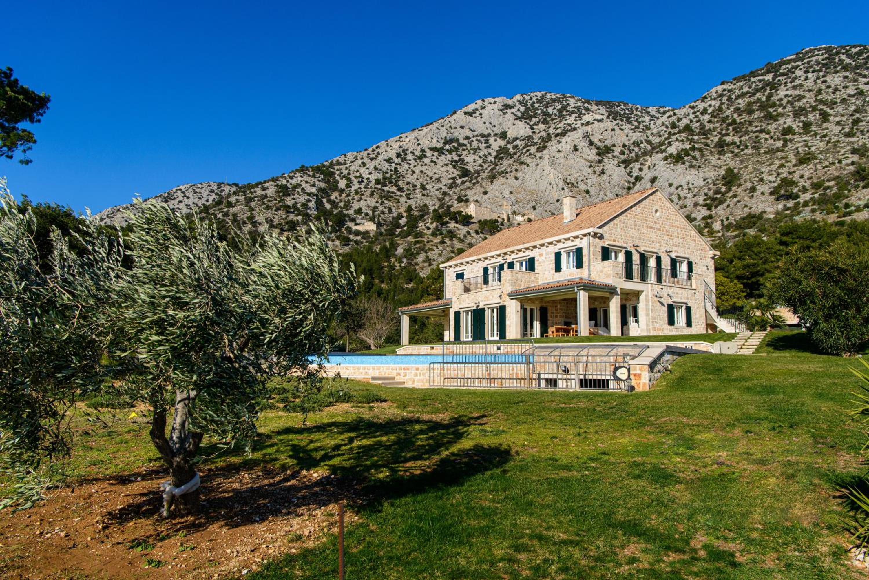 Elegant Brac Villa 4 Bedrooms Villa Shoreline Serenity Stunning Sea Views