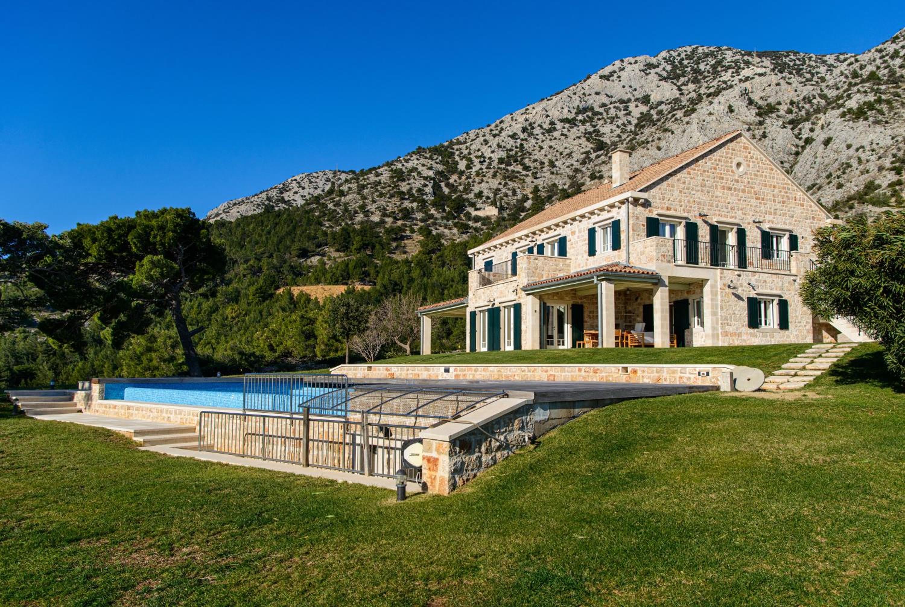 Elegant Brac Villa 4 Bedrooms Villa Shoreline Serenity Stunning Sea Views