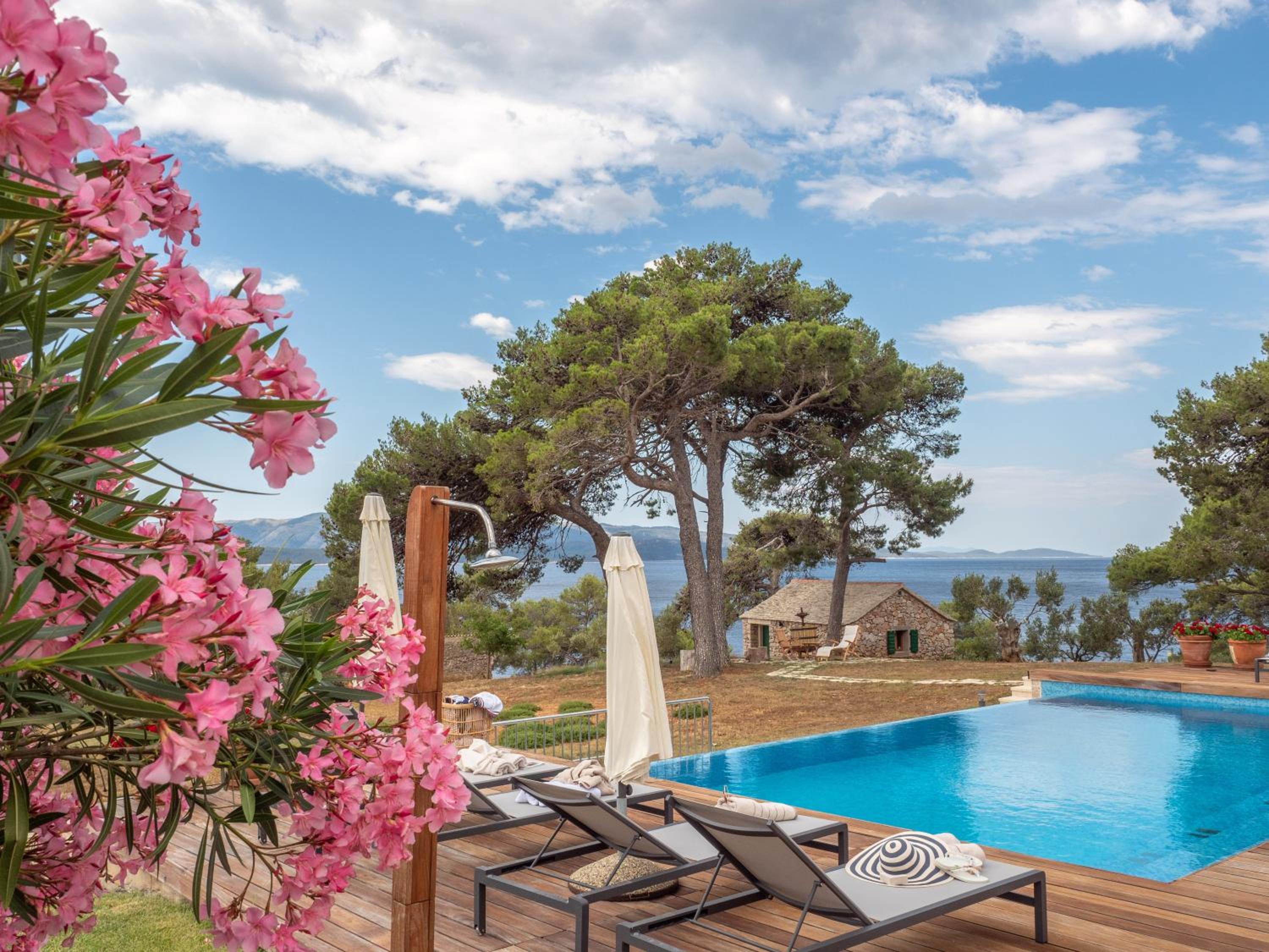 Elegant Brac Villa 4 Bedrooms Villa Shoreline Serenity Stunning Sea Views