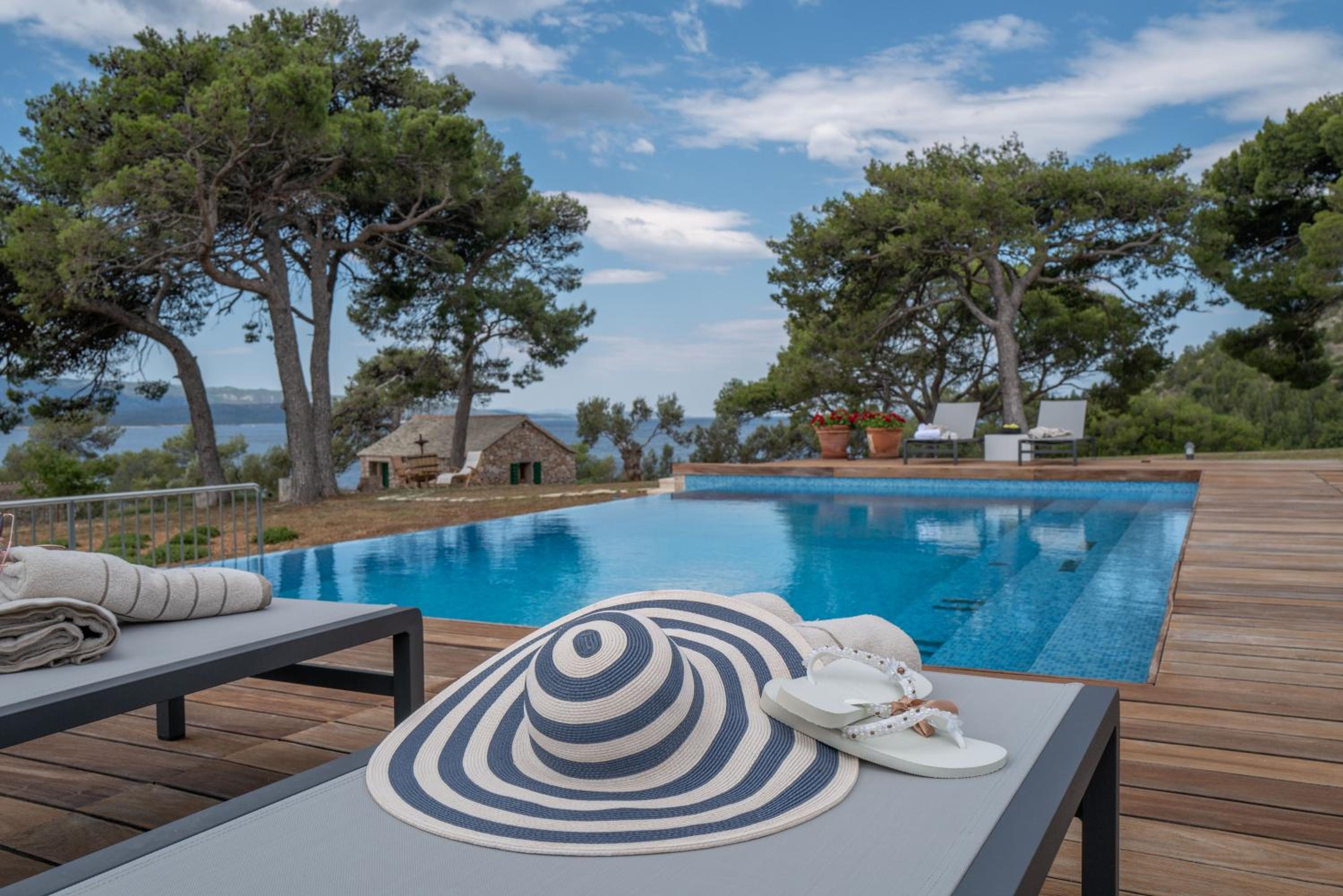 Elegant Brac Villa 4 Bedrooms Villa Shoreline Serenity Stunning Sea Views