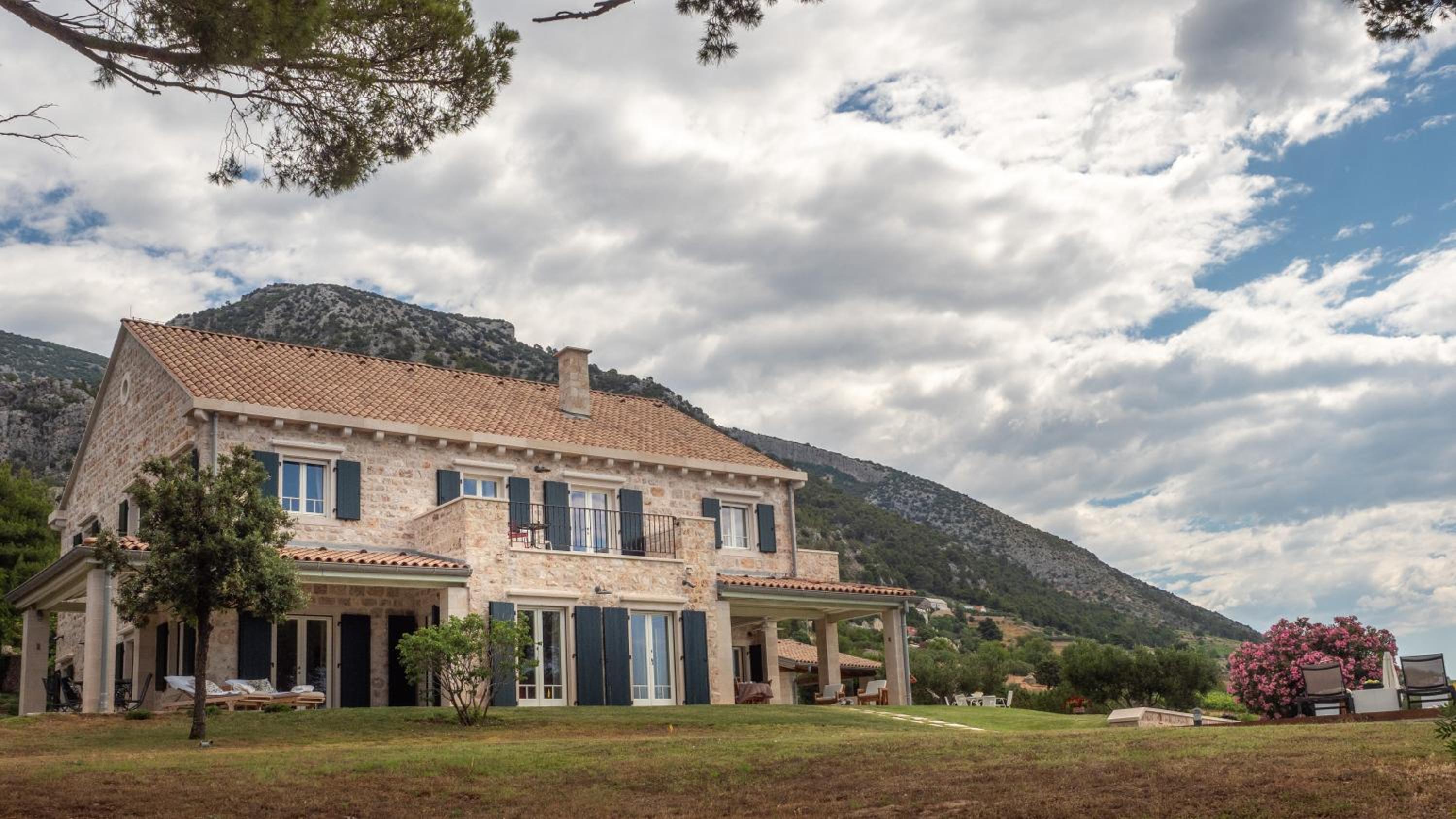 Elegant Brac Villa 4 Bedrooms Villa Shoreline Serenity Stunning Sea Views