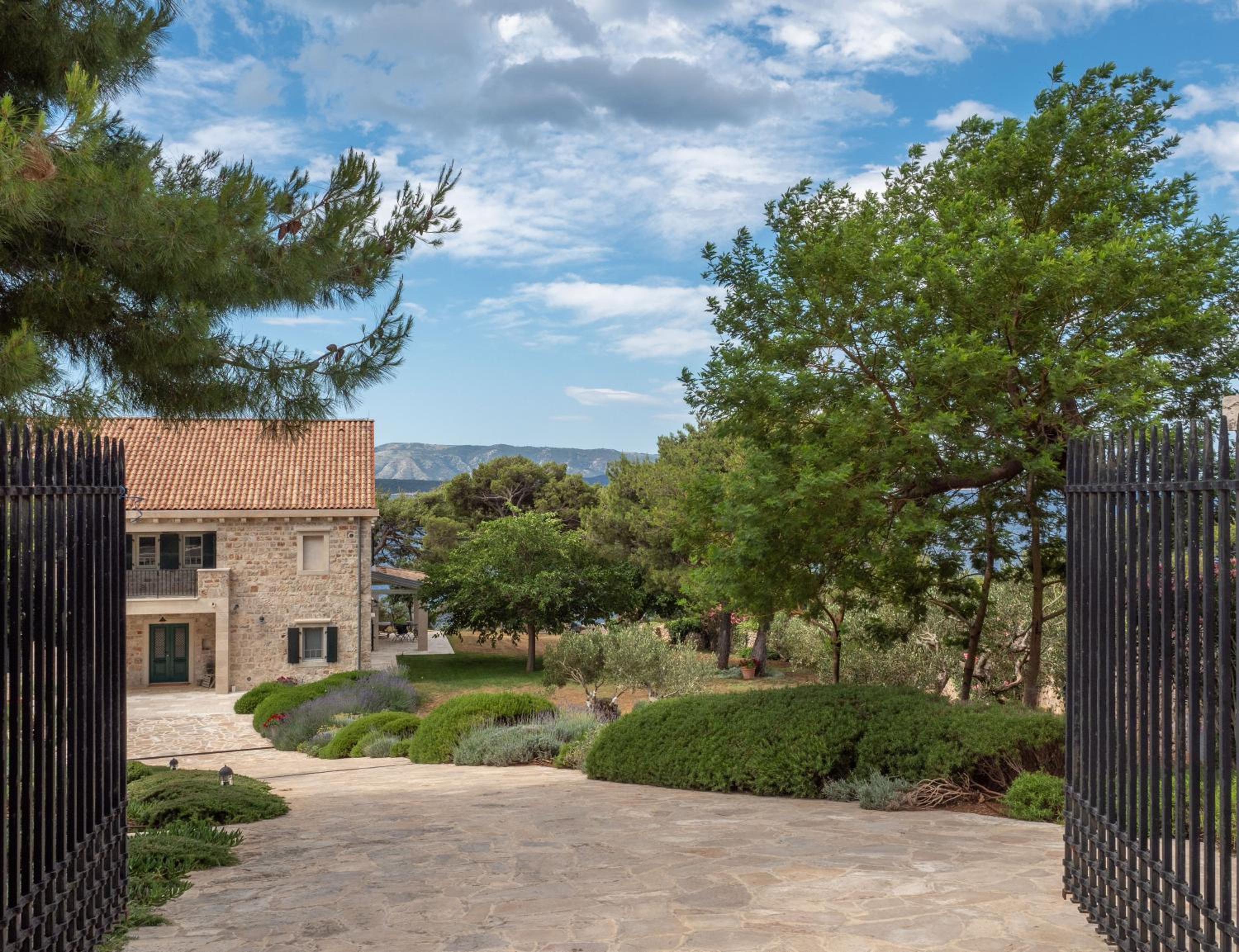 Elegant Brac Villa 4 Bedrooms Villa Shoreline Serenity Stunning Sea Views