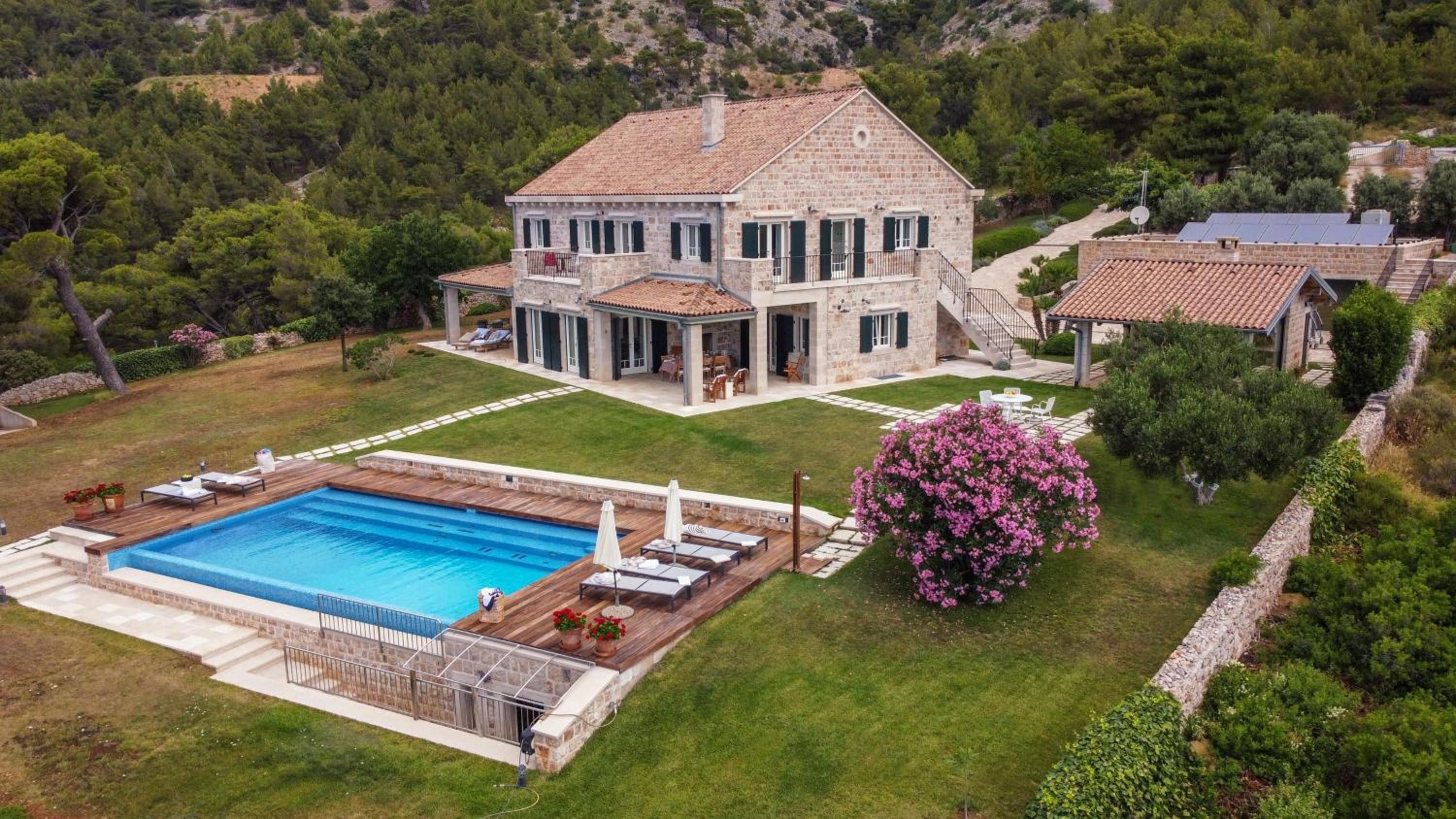 Elegant Brac Villa 4 Bedrooms Villa Shoreline Serenity Stunning Sea Views